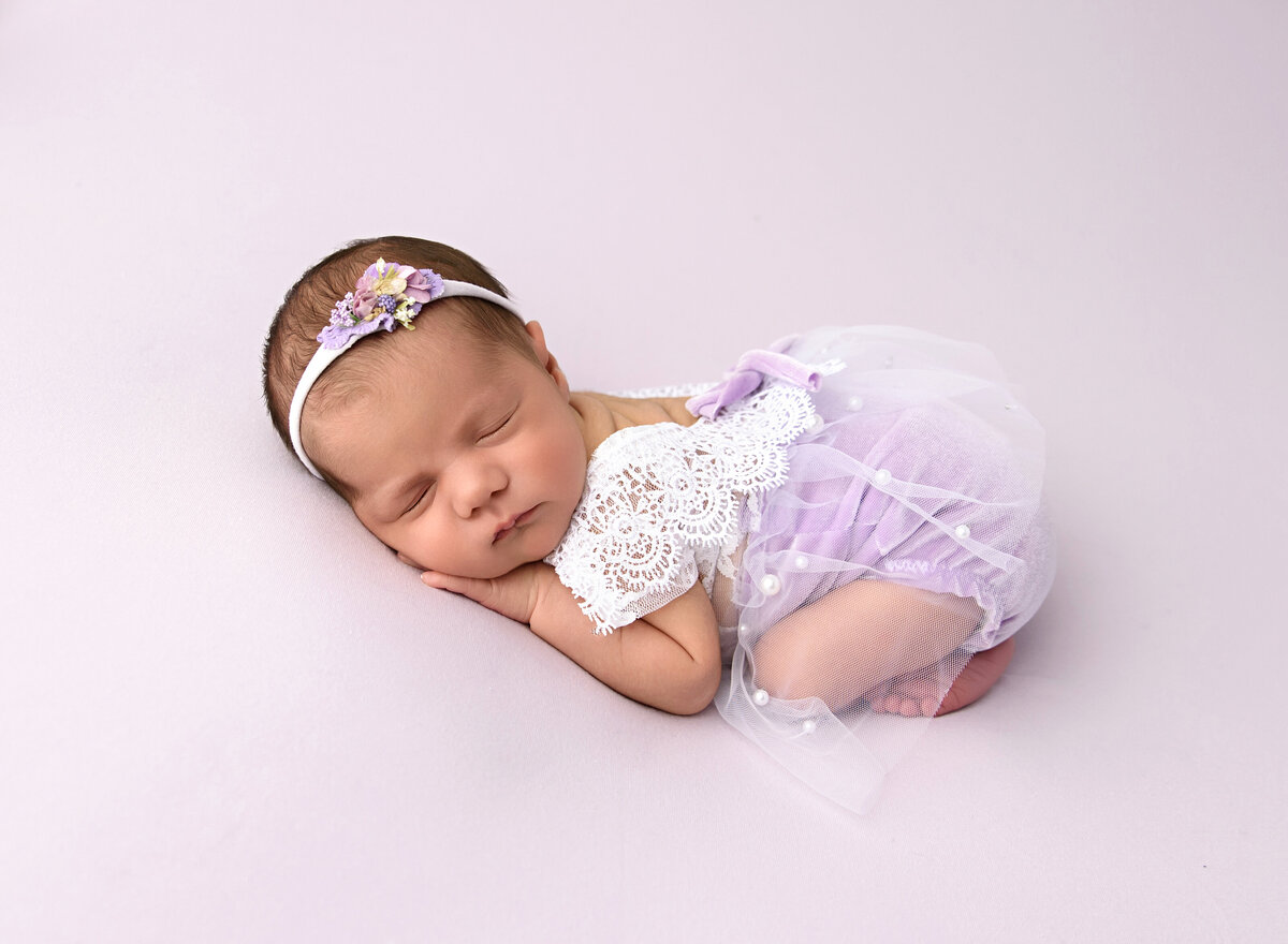 Best-affordable-simplistic-posed-newborn-keller-dfw-baby-newborn-photographer-LAN_0705-Charlotte