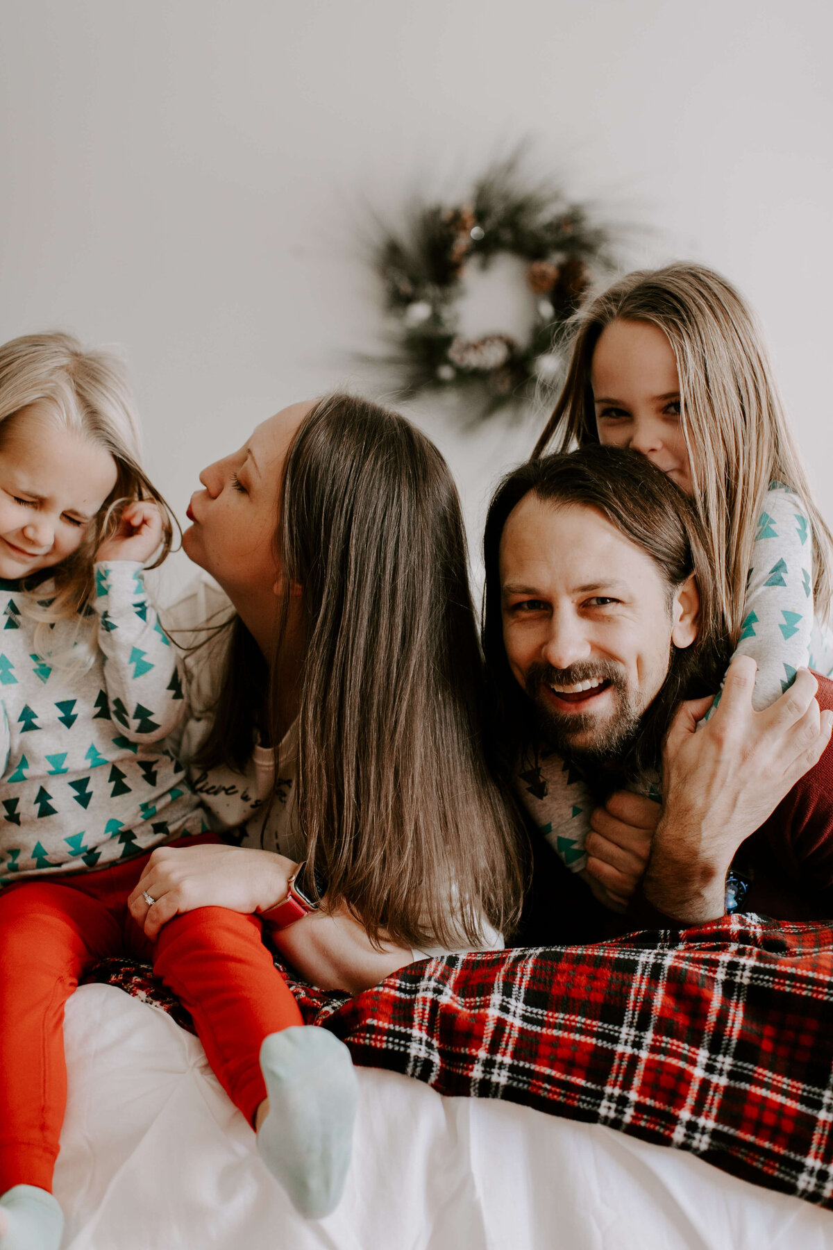 Holiday-Pajamas-Christmas-Mini-Session-Family-Photography-Woodbury-Minnesota-Sigrid-Dabelstein-Photography-Steineck-21