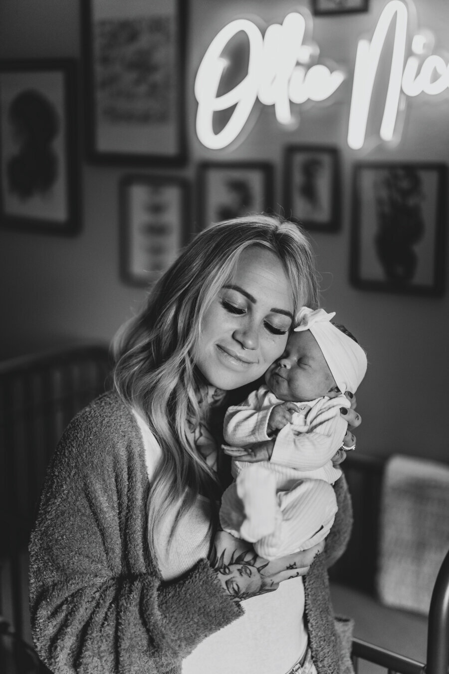 black-white-portrait-of-mom-with-newborn