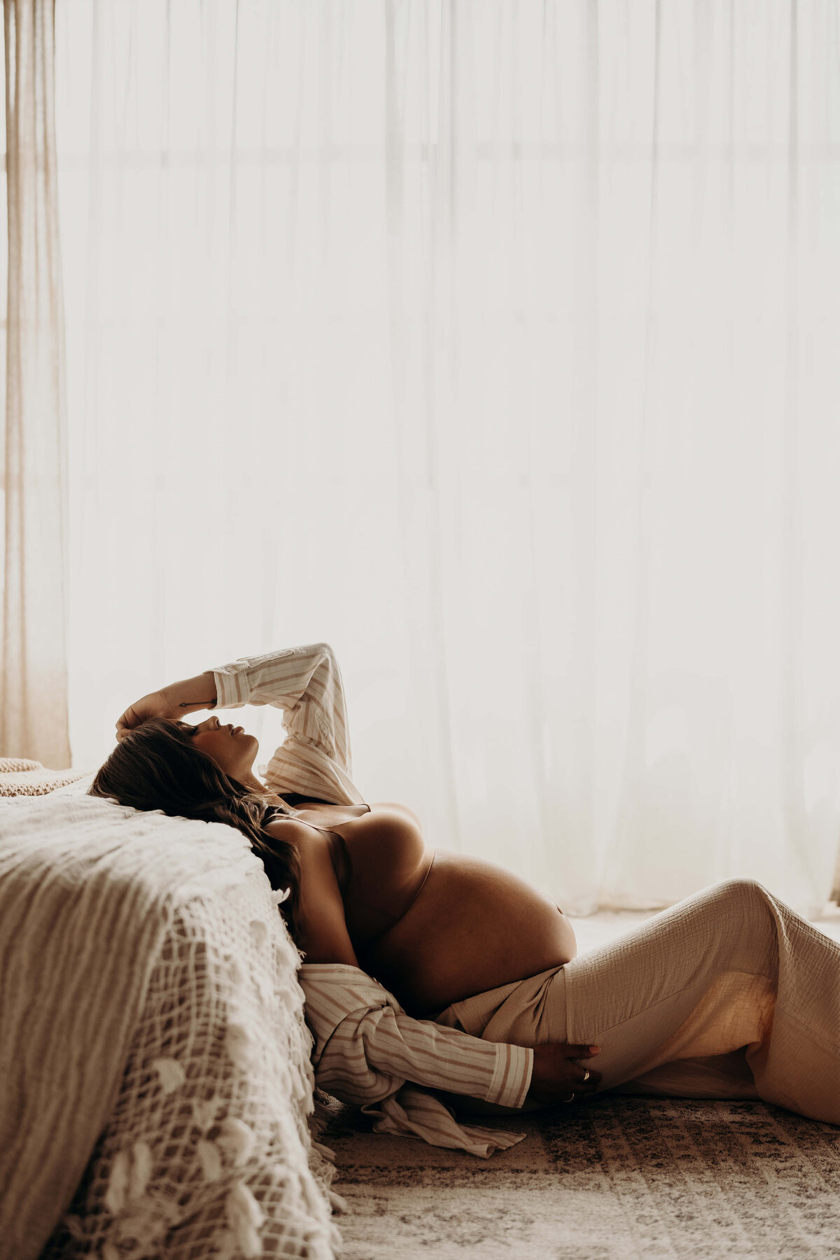 silhouette image of pregnant woman