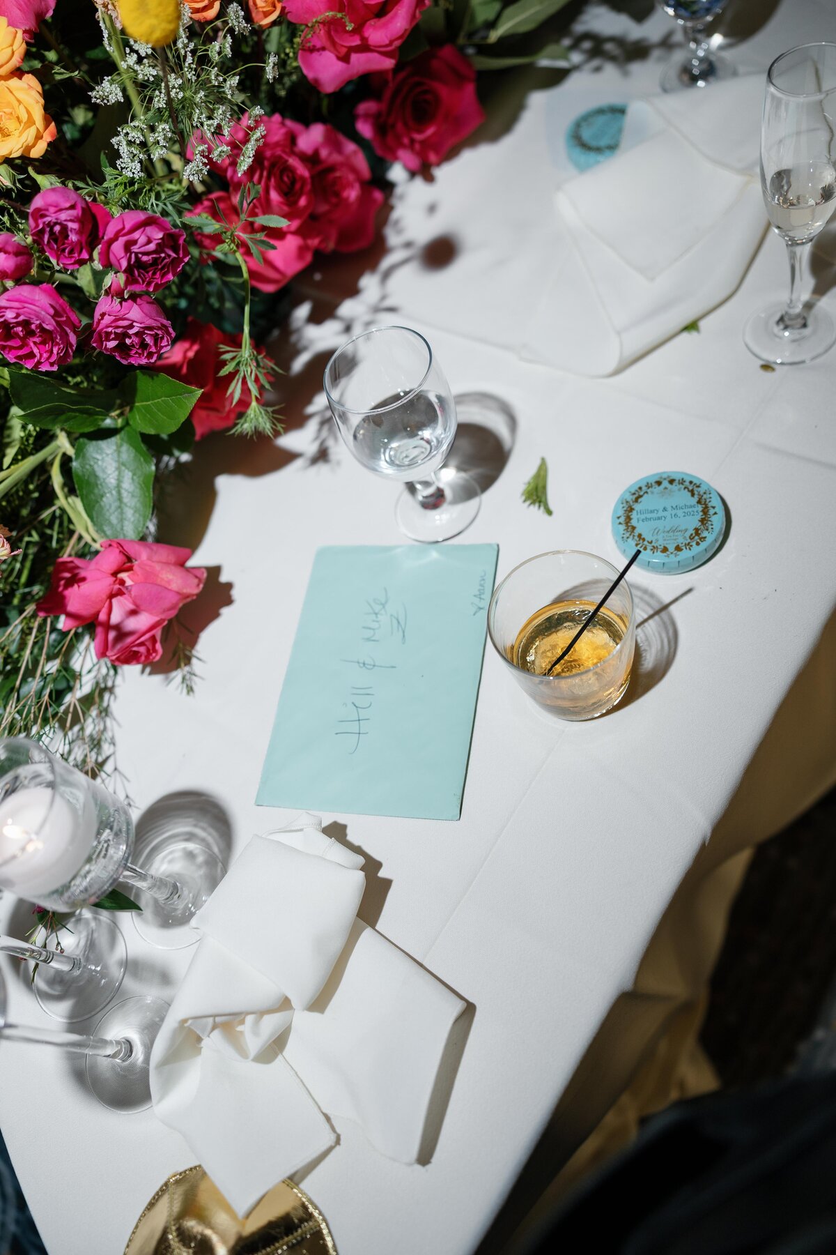 bride-and-groom-table-wedding-party-favors