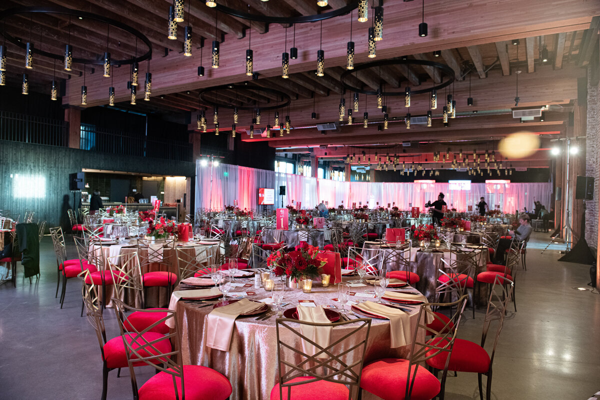 Red-Flowers-for-Fundraiser-Gala-Flora-Nova-Design-Seattle-00002