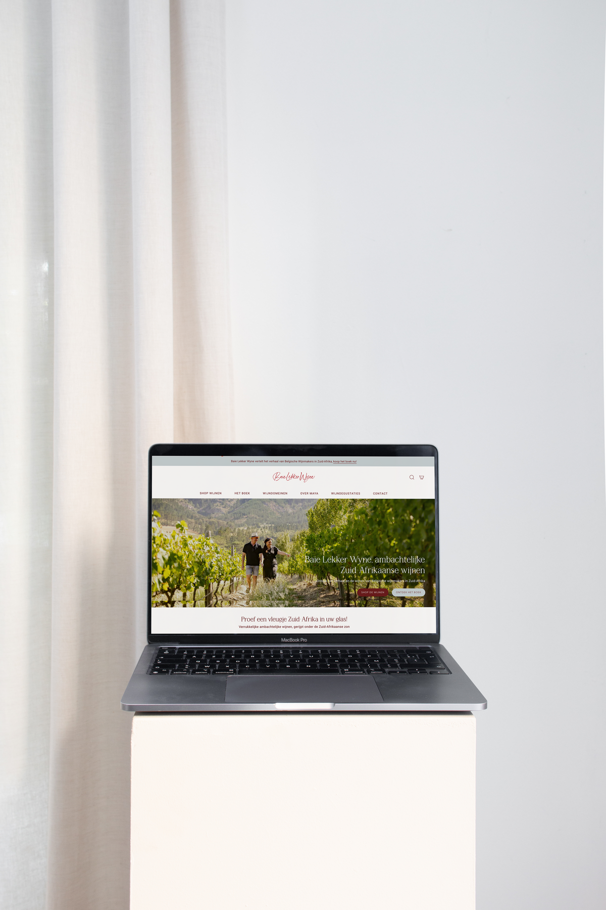 Mockup laptop gordijn-3