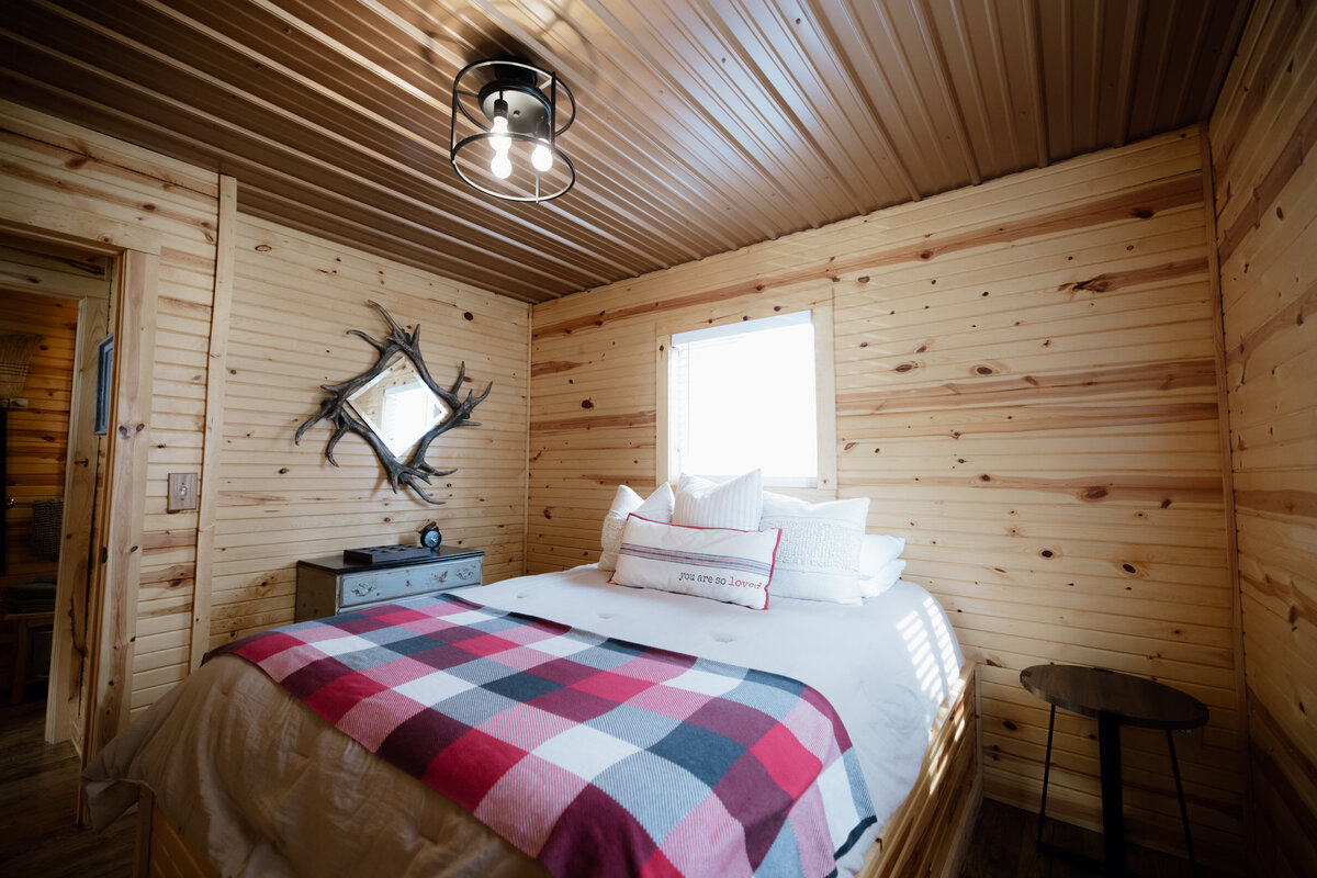 Bear-Ridge-Destination-cozy-cabin-rosie-photo-video-114