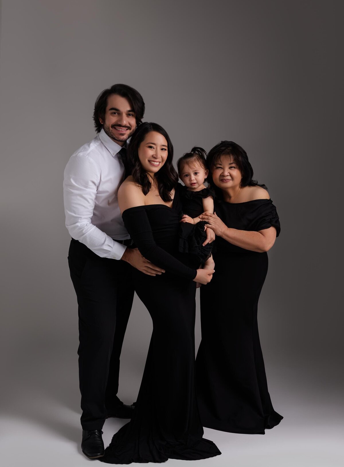 mom joins daughter in her maternity photos