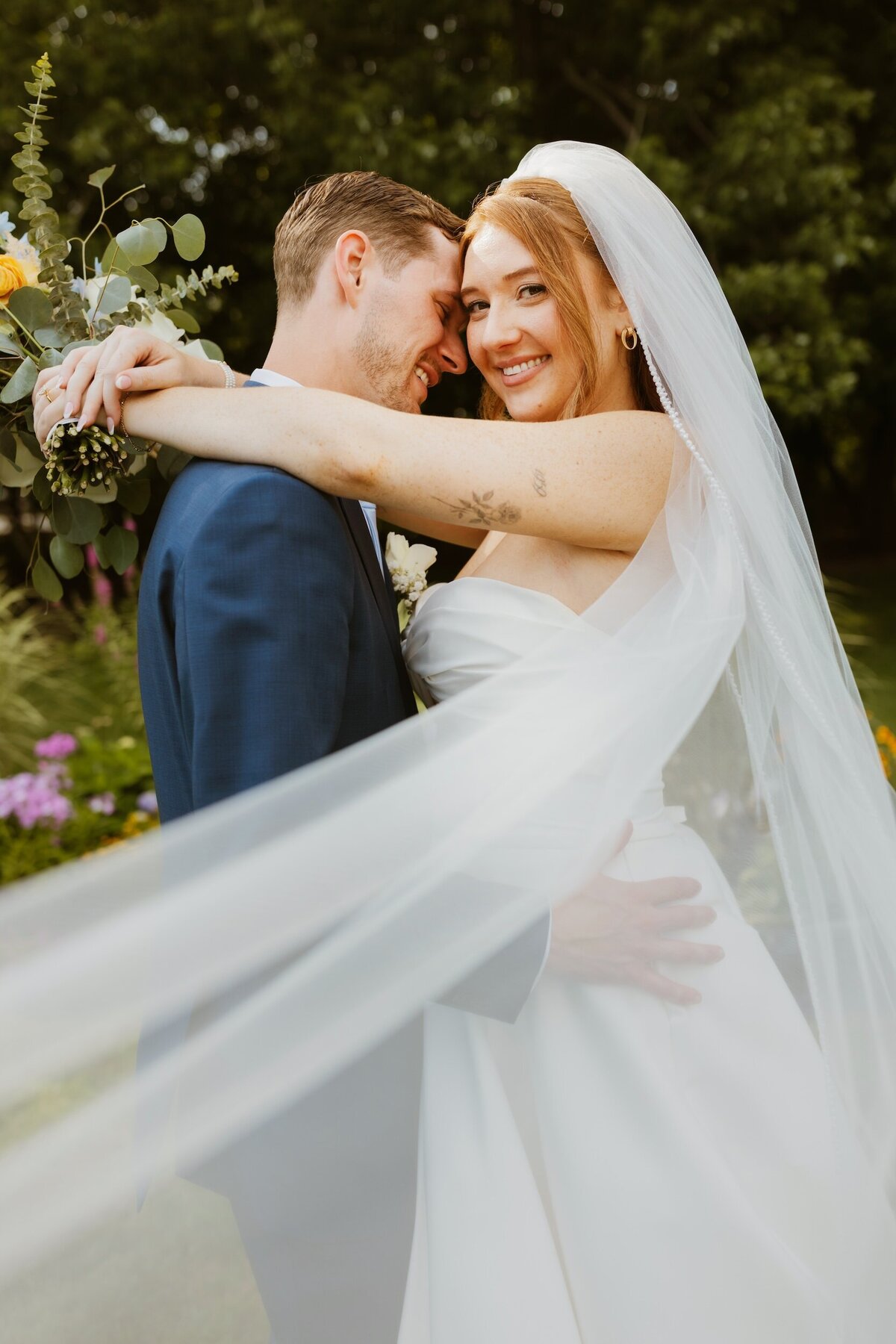 bride-and-groom-veil-pictures