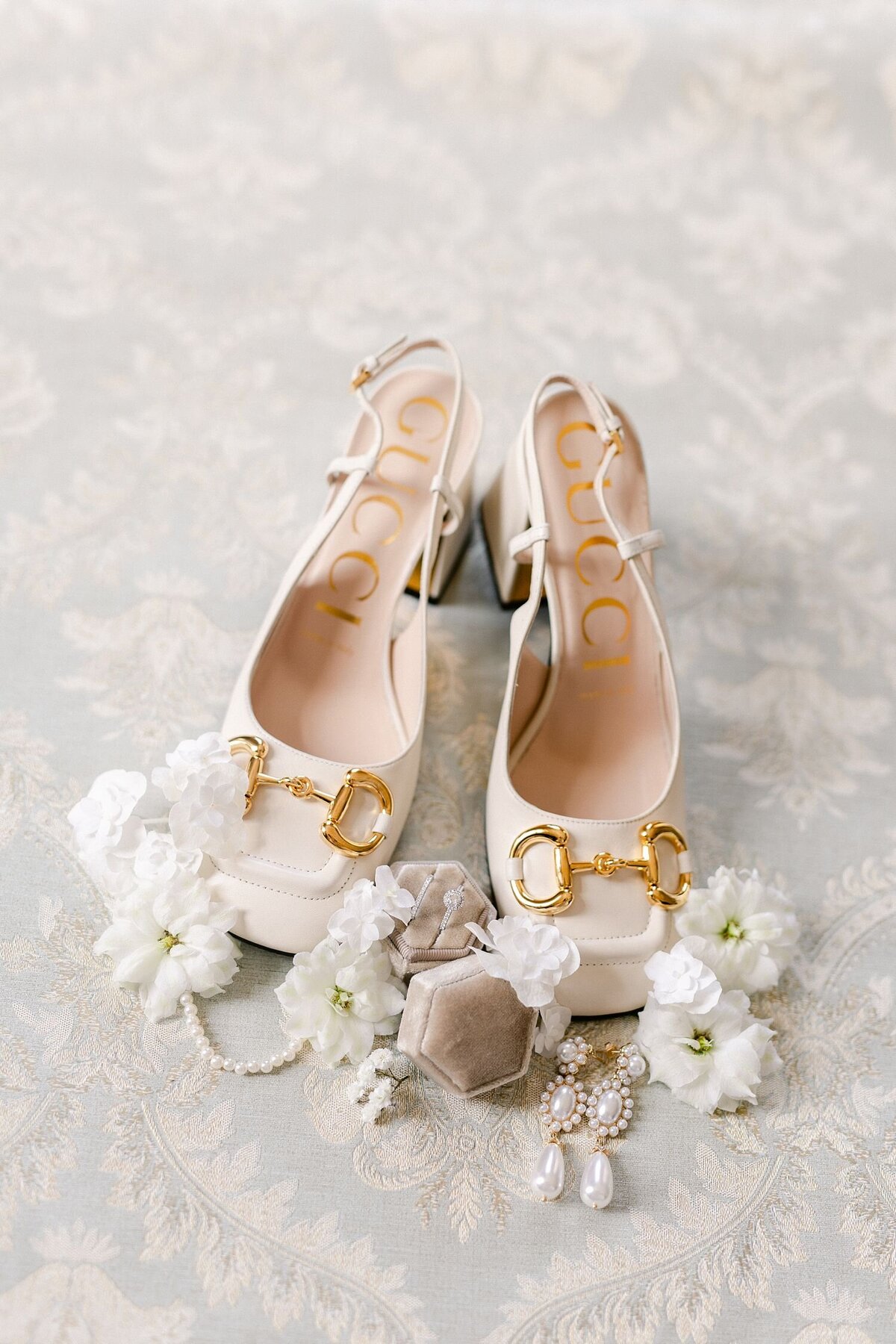 flataly-details-bridal-shoes-luxury-wedding