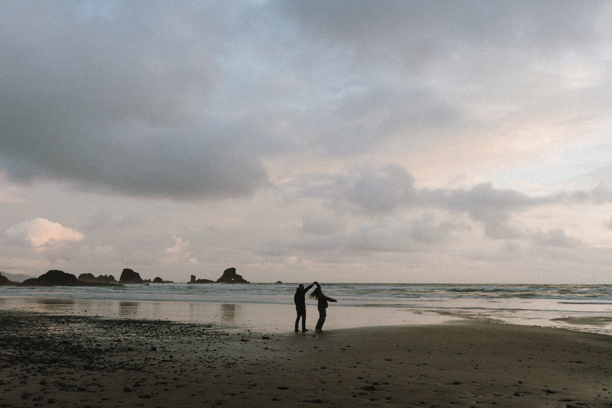 Oregon Coast Couples - lizarrietaphotography-62