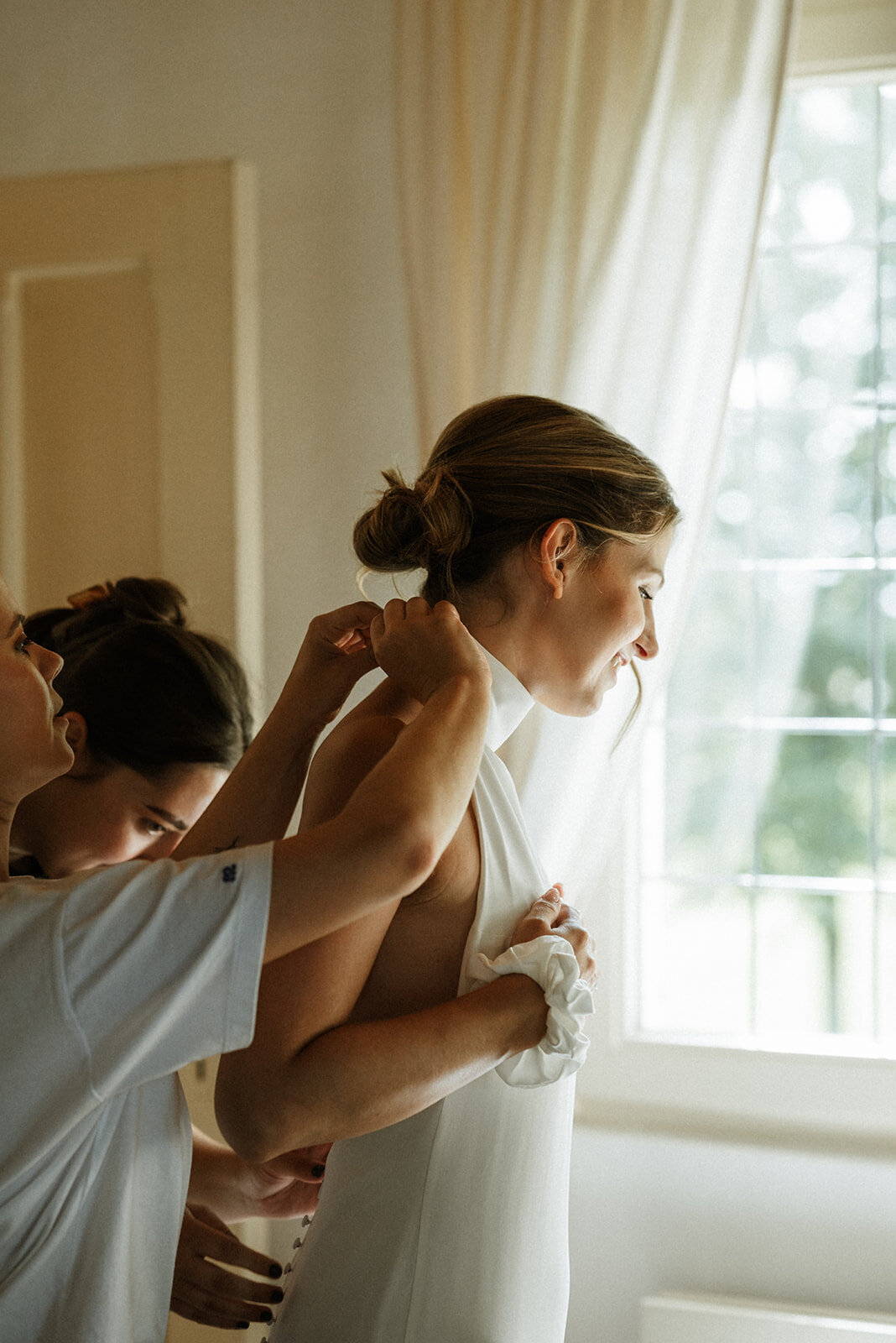 Herentals, salon weddings, moody, authentiek, alternatief trouwen,bruid, 2026, elopent, intiem, spontaan, tijdloos, trouwfotograaf, antwerpen - klaarmaken & first look-127