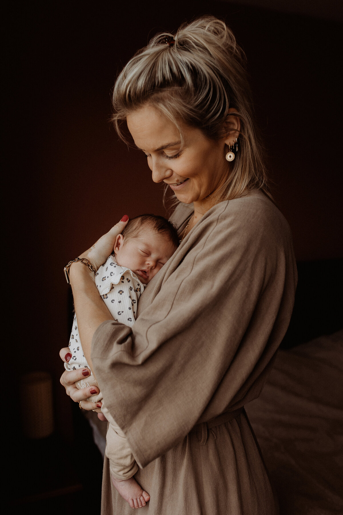 Newborn-fotografie-met-moeder