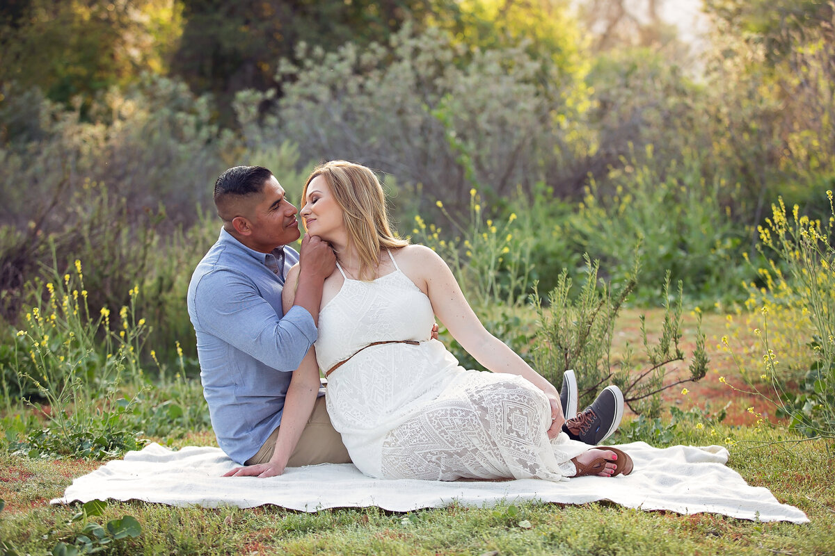 beautiful outdoor maternity photography in Columbia MO by Bella Faith Photography