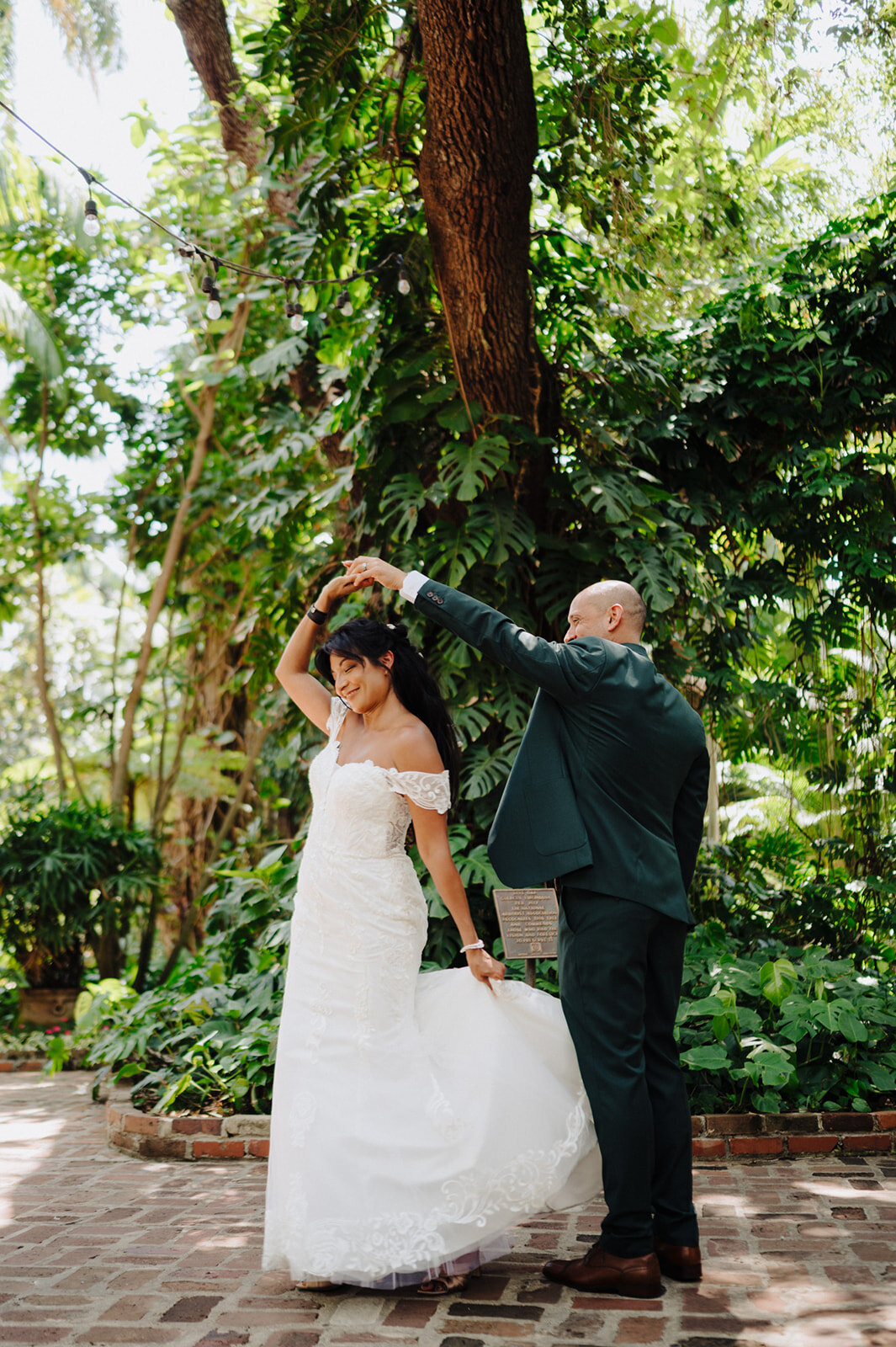 mcneile-photo-sunken-gardens-elopement-chantilly-chic-planners-37