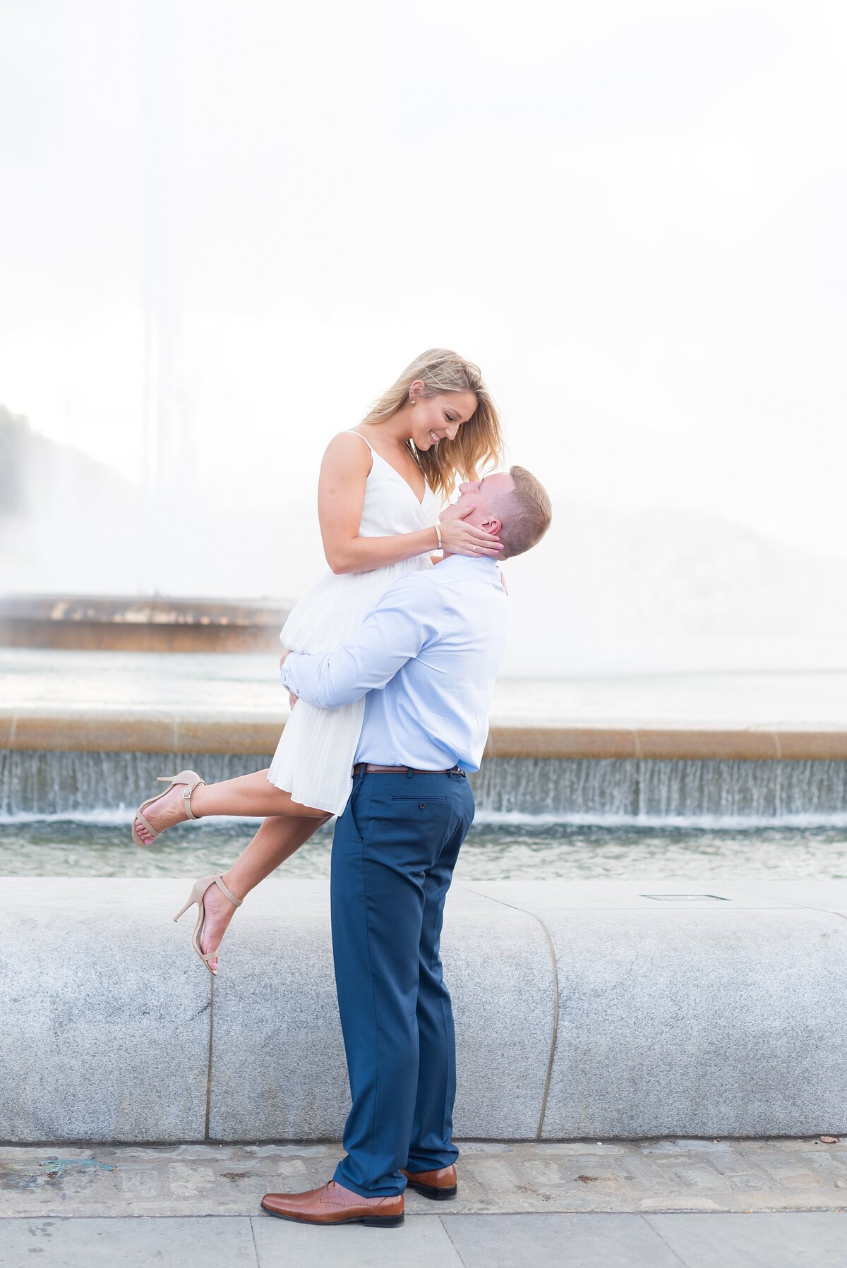 9_Engagement-Pictures-in-Pittsburgh-PA_1058