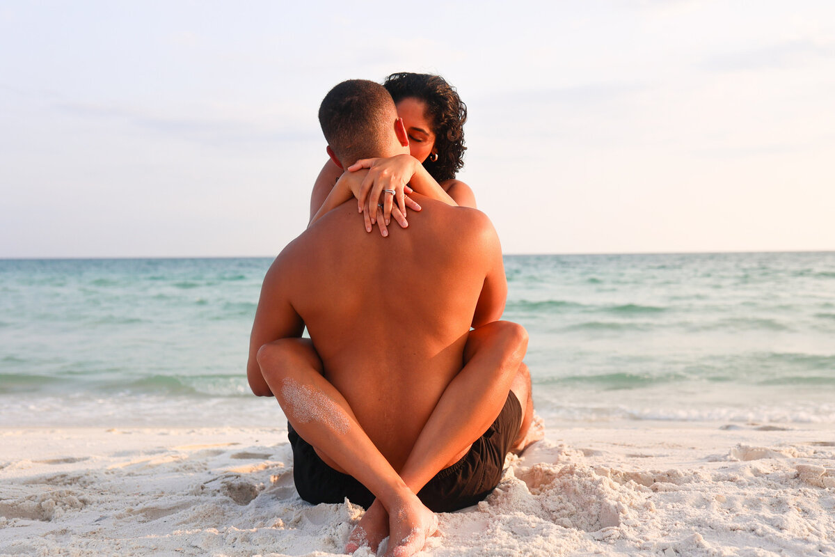 florida couples beach photographer  by amanda richardson photography