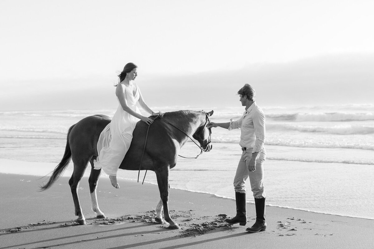 western horse engagement session0hg7T575712522x