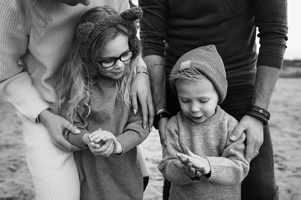 Gezinsfotoshoot familiefotografie gezinsshoot fotos maken gezin familiefoto groepsfoto gezinsfoto foto van het gezin gezin fotografie almere amsterdam laren huizen soesterduinen36