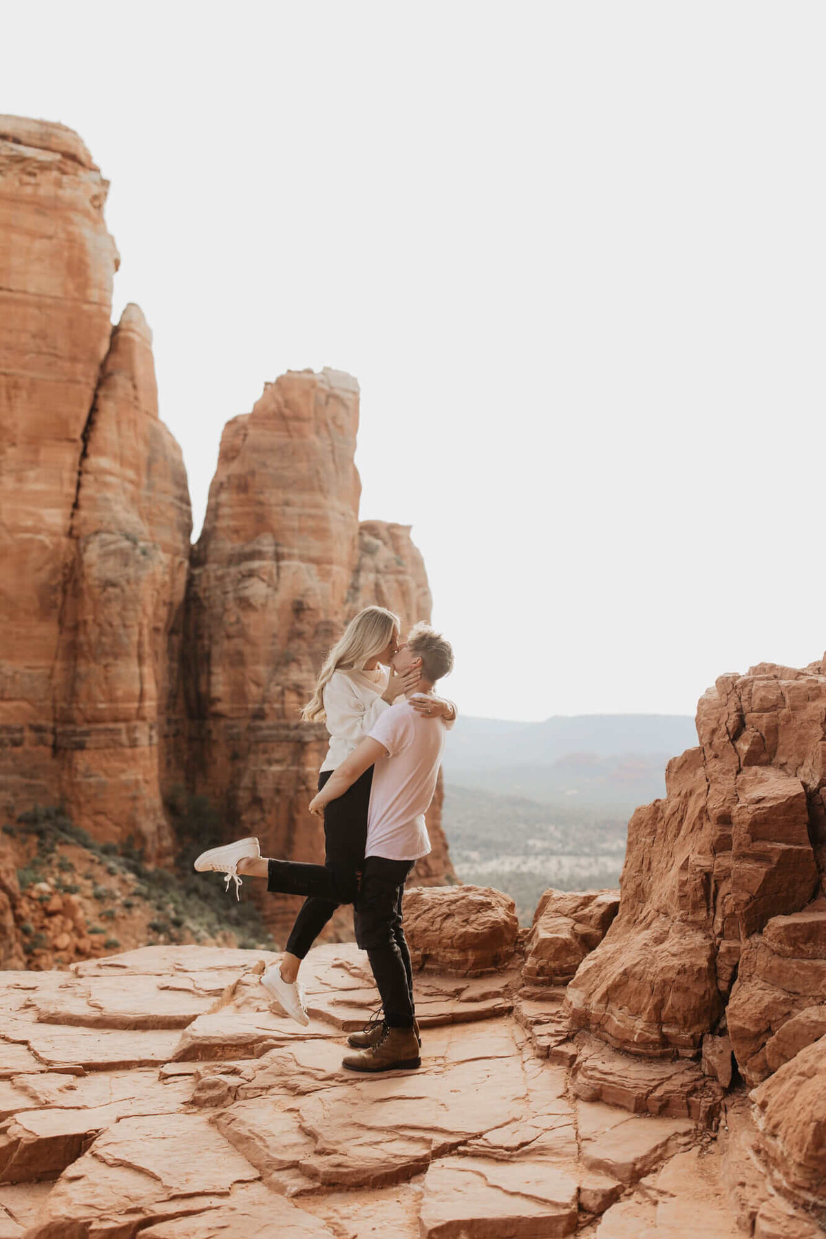 Cathedral-Rock-Sedona-Arizona-Anniversary-Session-Adventerous-Photographer-Videographer-01