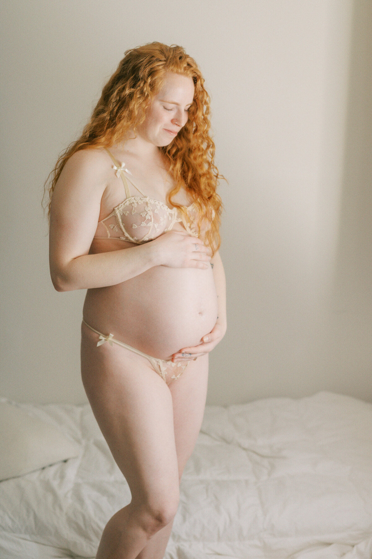 intimate-maternity-boudoir-session-59
