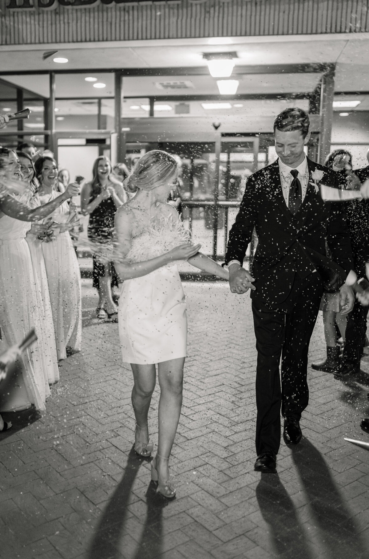 texas wedding send off with confetti