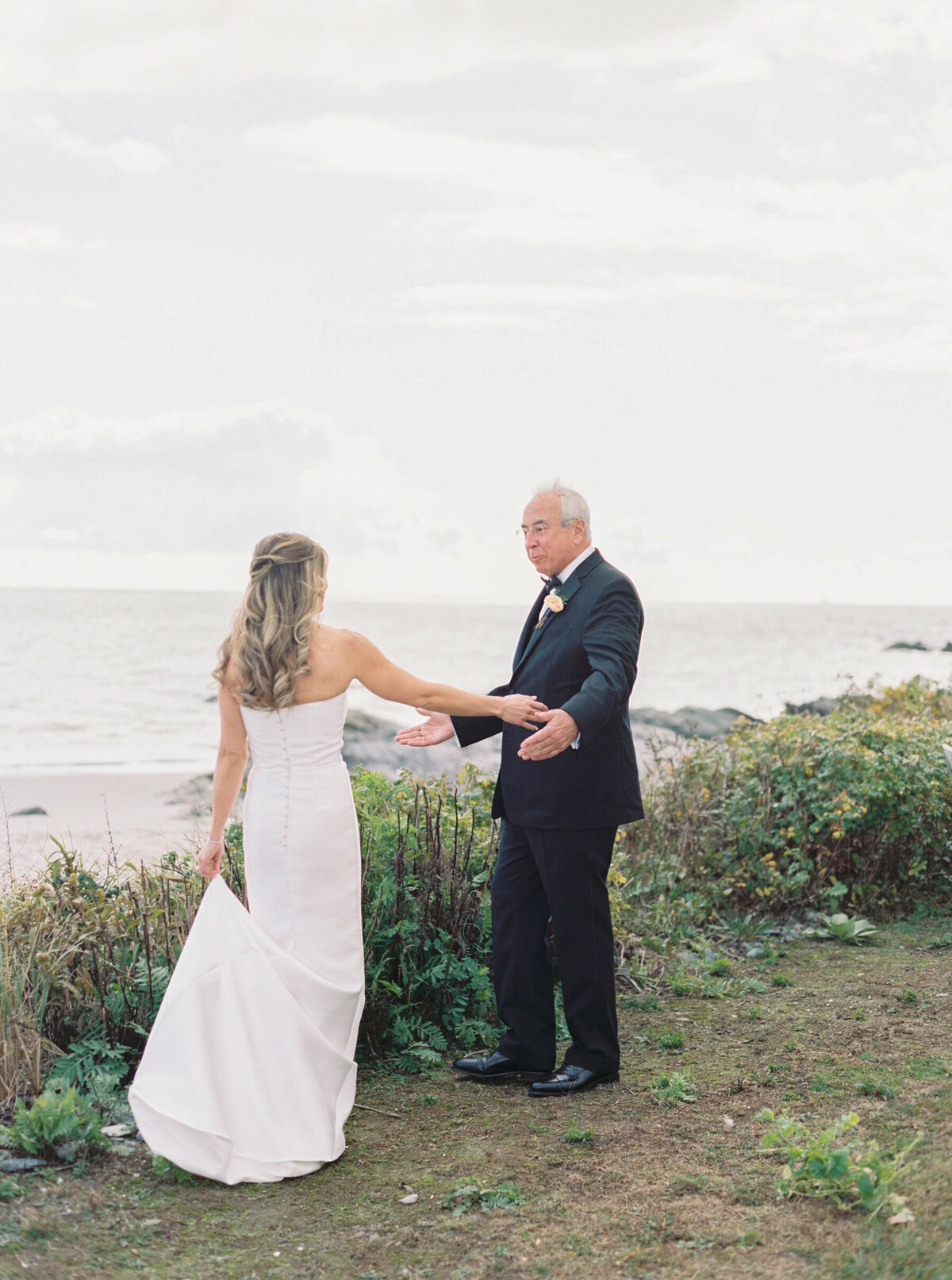Emily March Photography Wilmington, North Carolina and Destination Wedding Engagement Photographer Heirloom Photography for Memorable Gatherings Light Airy Sentimental Imagery Images Weddings_Castle Hill Inn Wedding - 018