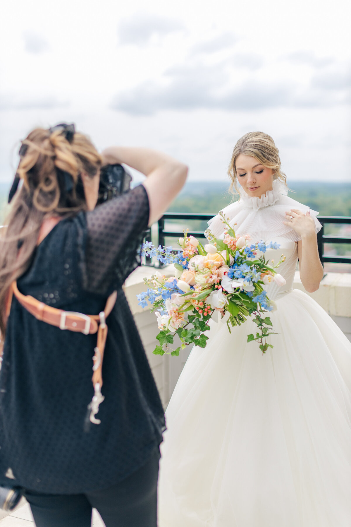 Merdian Mississippi Wedding at Key Bros Hanger _ Lauren Elliott Photography _ Sarah and TY-443