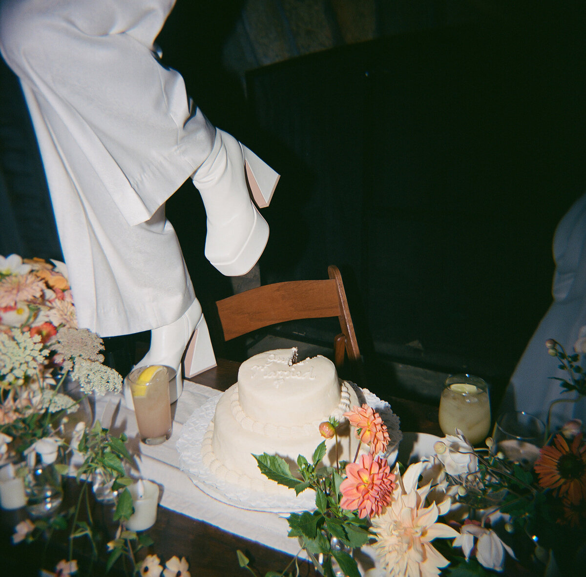 MarthasVineyardWedding_Dancing_AbbeyAsh_SamBrooks-43