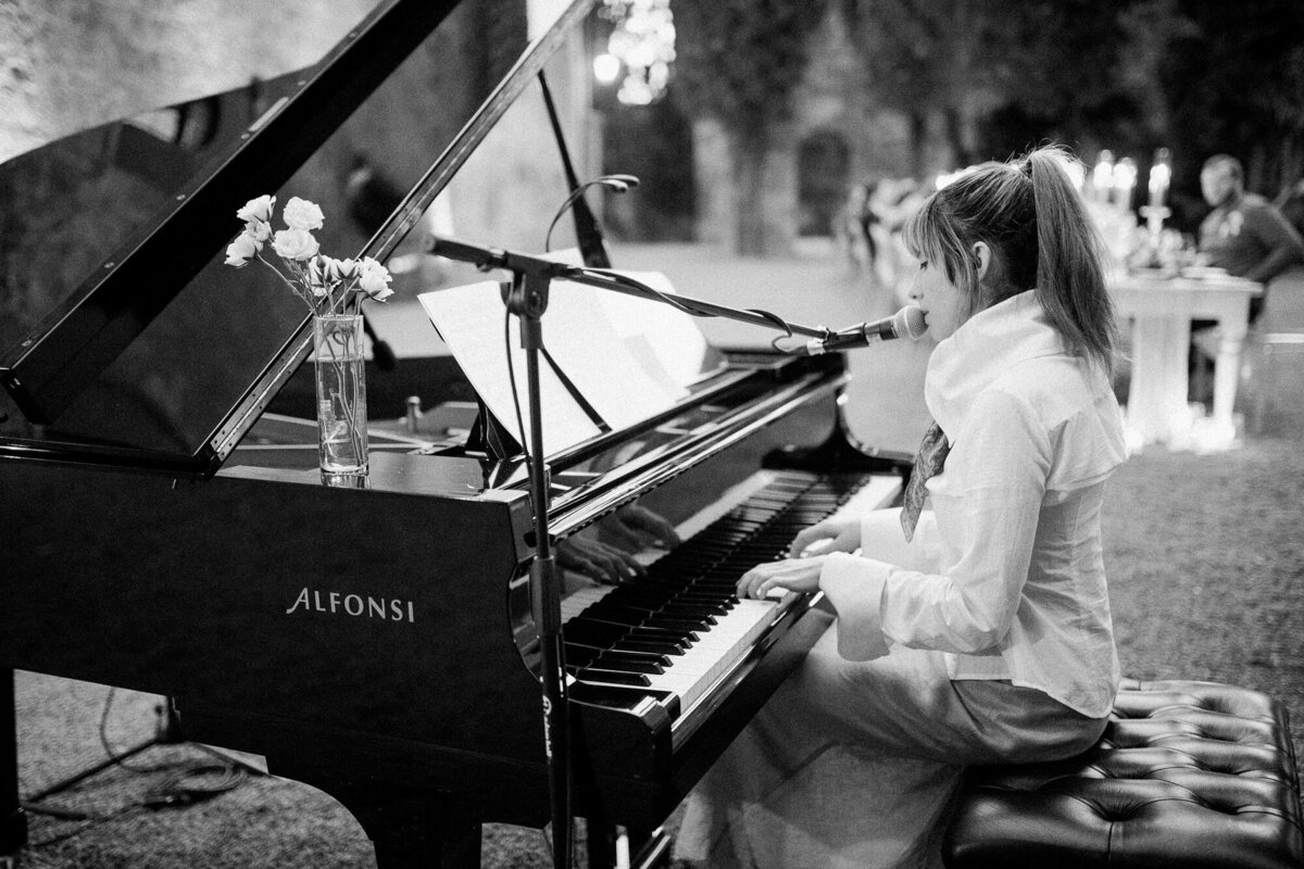 Maïlys Fortune Photography Husband Wife Wedding Weddings Photography France Switzerland Italy Timeless Dreamy Imagery Bilingual French English Destination Weddings Destination Wedding Provence French Riviera Paris Lake Como Tuscany147