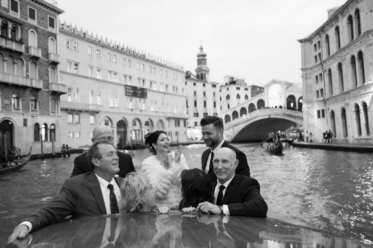 Flora_And_Grace_Editorial_Venice_Analog_Editorial_Wedding_Photographer (1 von 1)-153