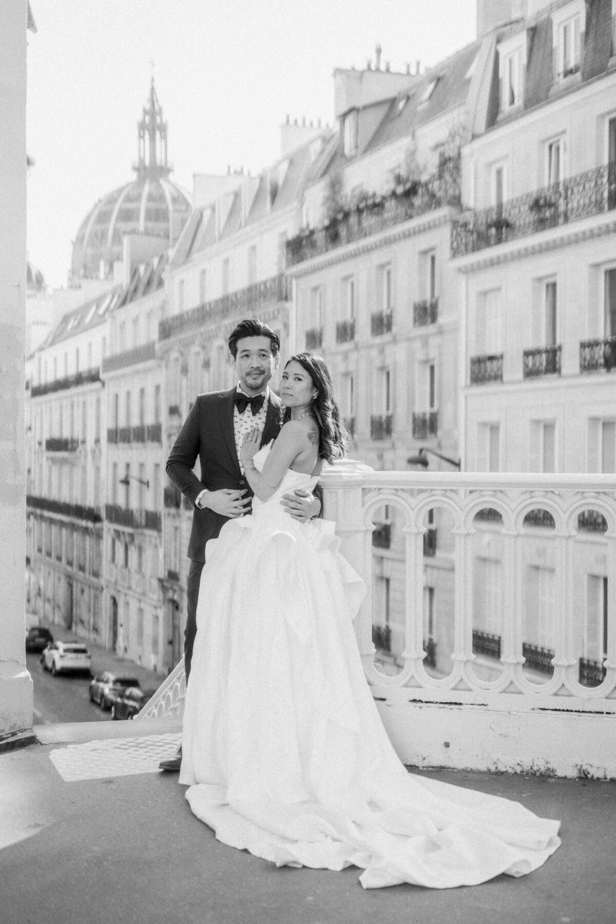 018-Destination-Wedding-Elopement-Photographer-Paris-Cinematic-Editorial-Luxury-Fine-Art-Lisa-Vigliotta-Photography