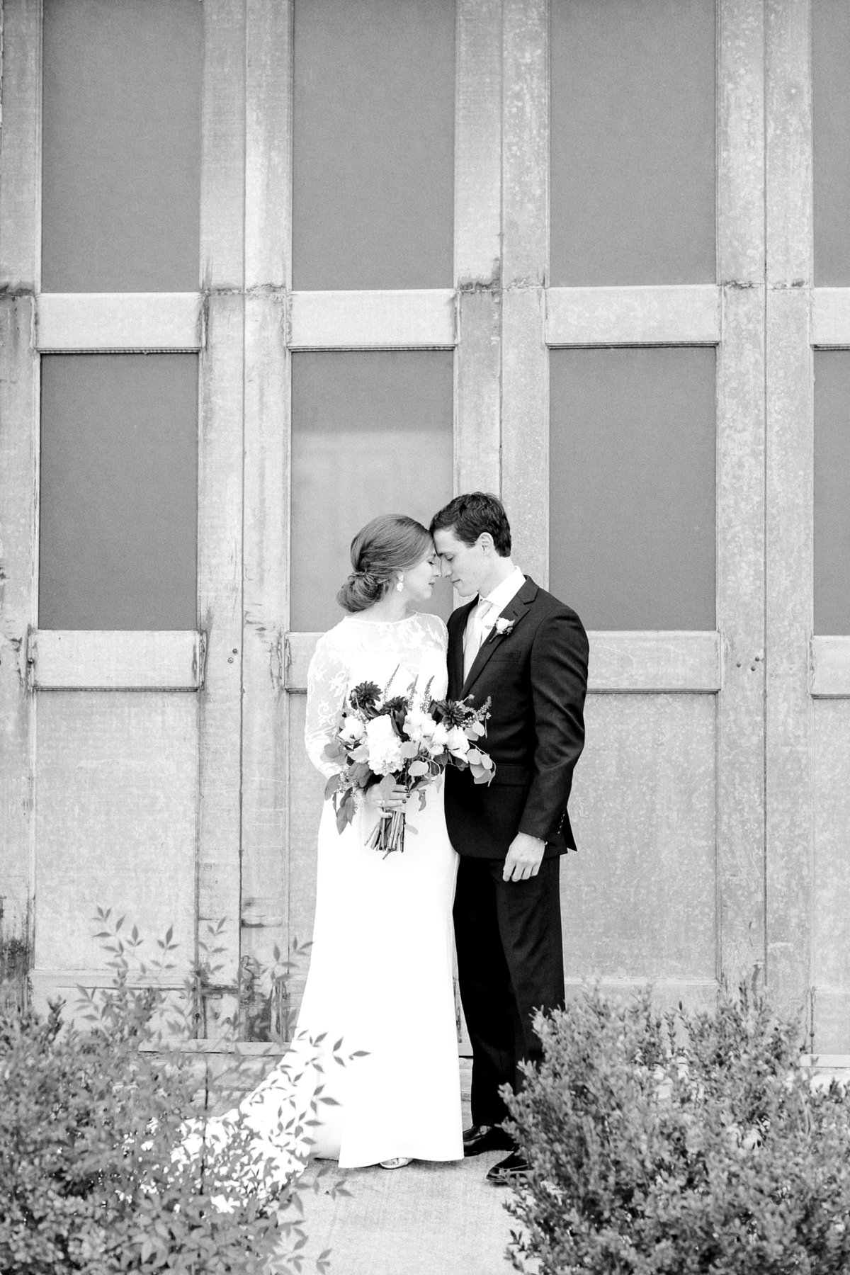 32_Serena & Hunter Wedding_Lindsay Ott Photography