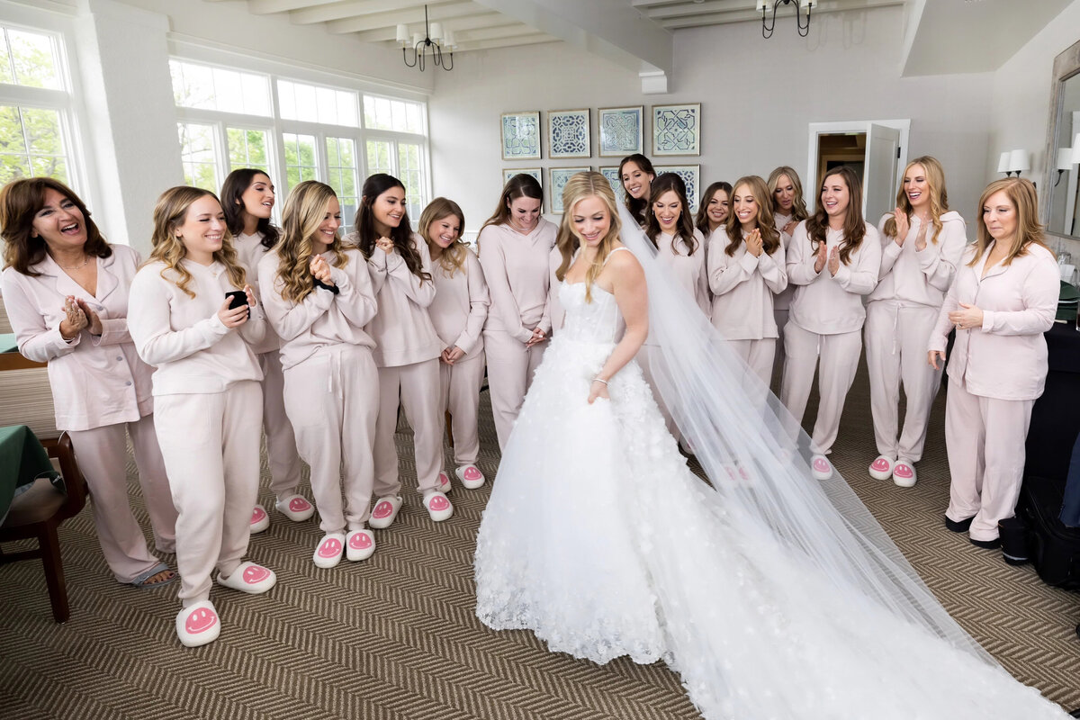 252_gettingready_Bob&DawnDavisPhotography