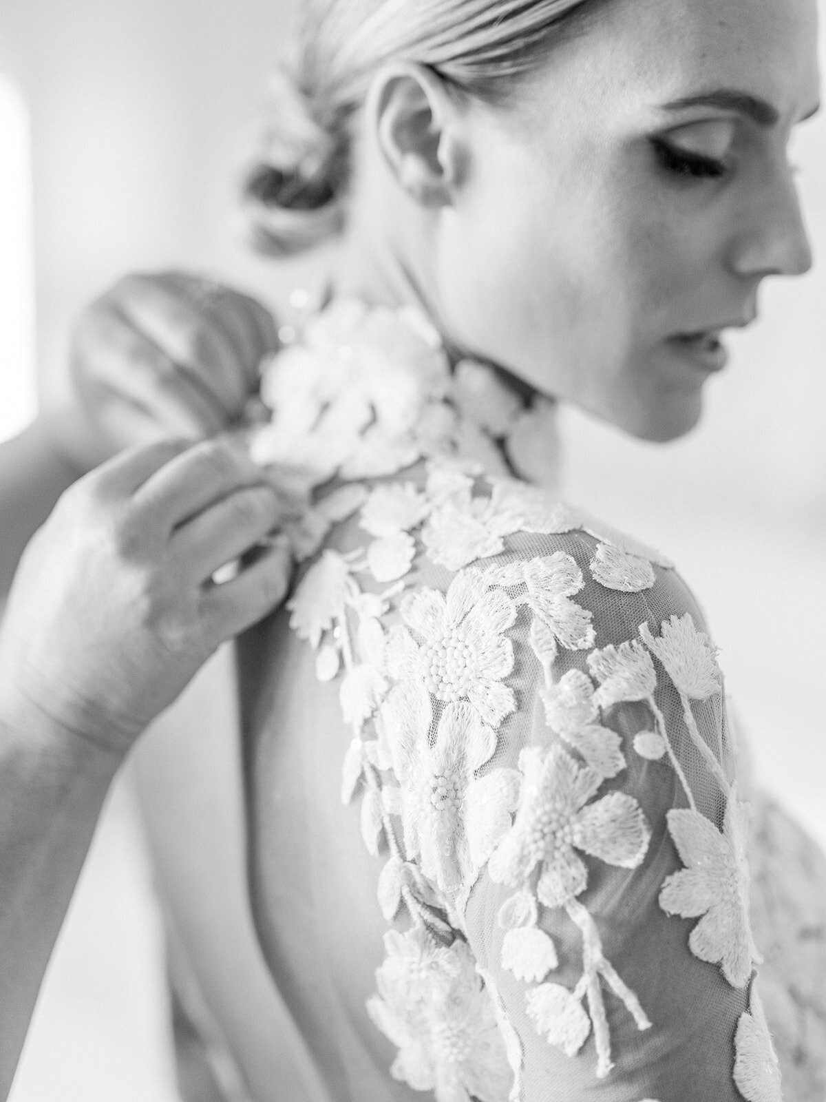 Napa-Carneros-resort-wedding-photography-wedding-classic-blackandwhite-churchwedding-wedding-thedejaureguis-015