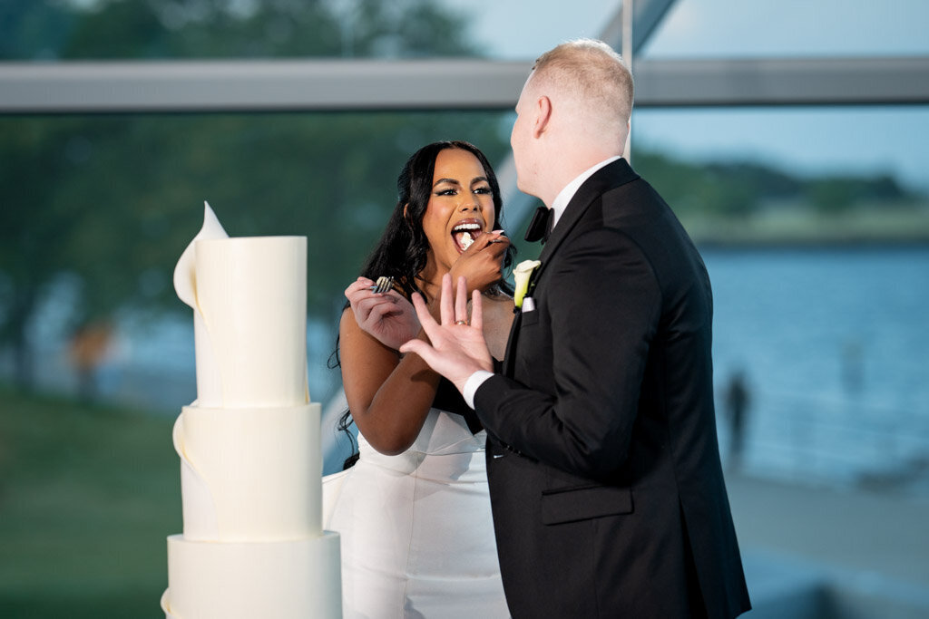 118-Milwaukee-Art-Mueseum-Wedding-Lauren-Ashley-Studios