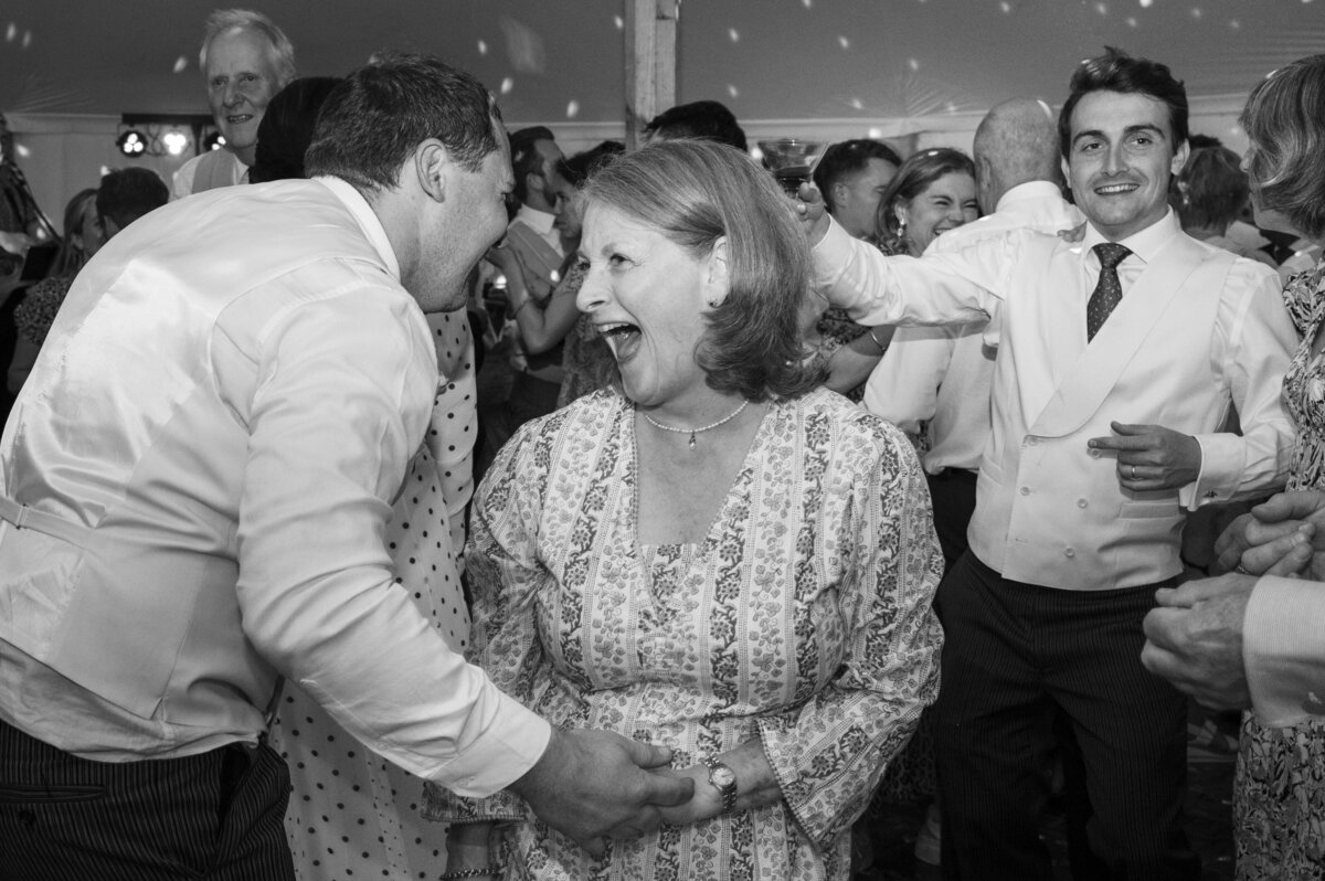 Late-night-wedding-photos-2025