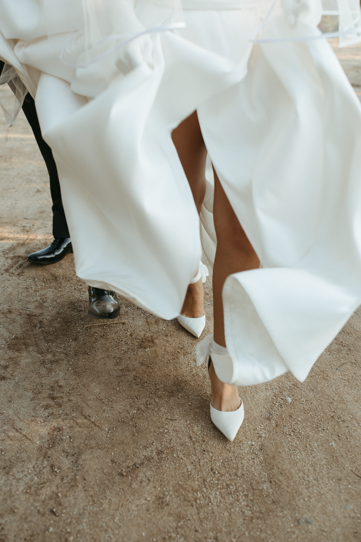 Bride-Groom-Walking-Vineyard-Vintage-5912