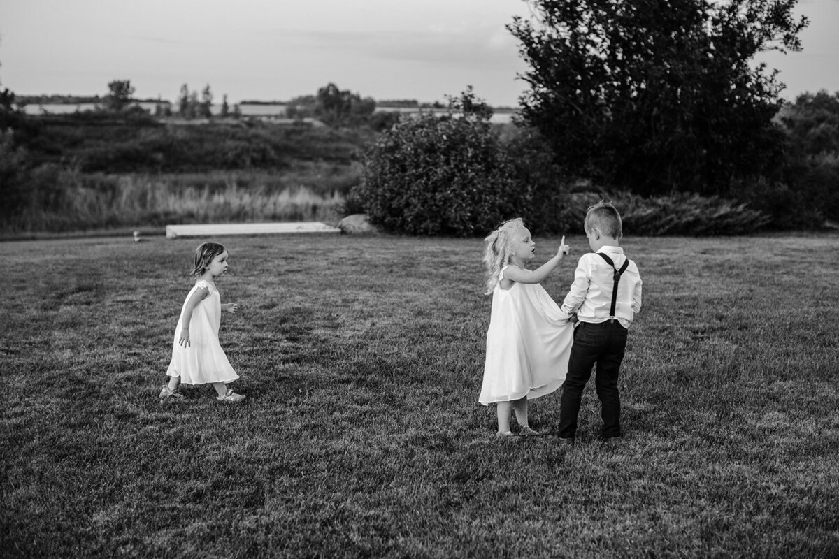 kids-at-your-wedding-ontario-photographer