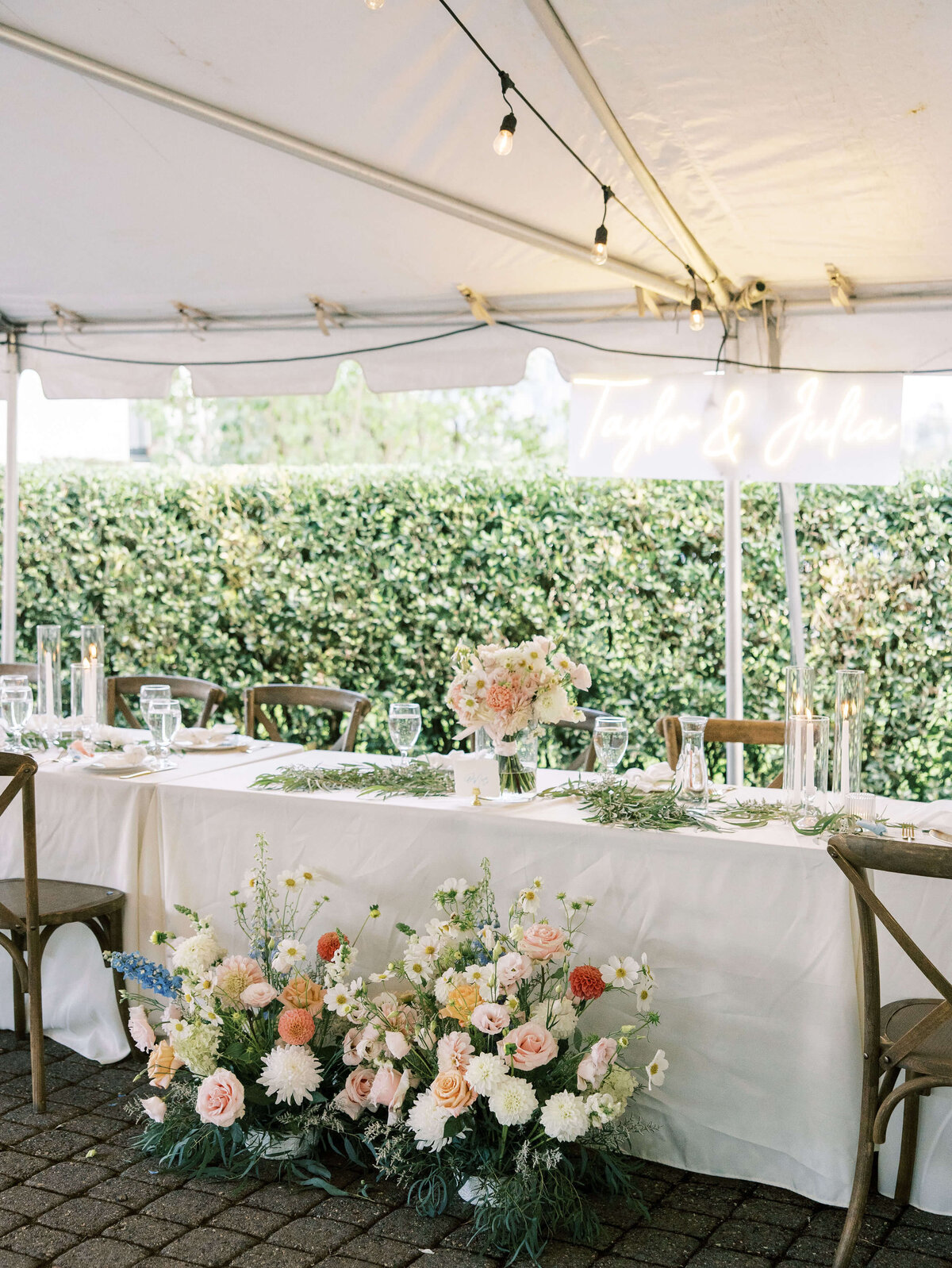 A table setting at an outdoor wedding in Oregon.
