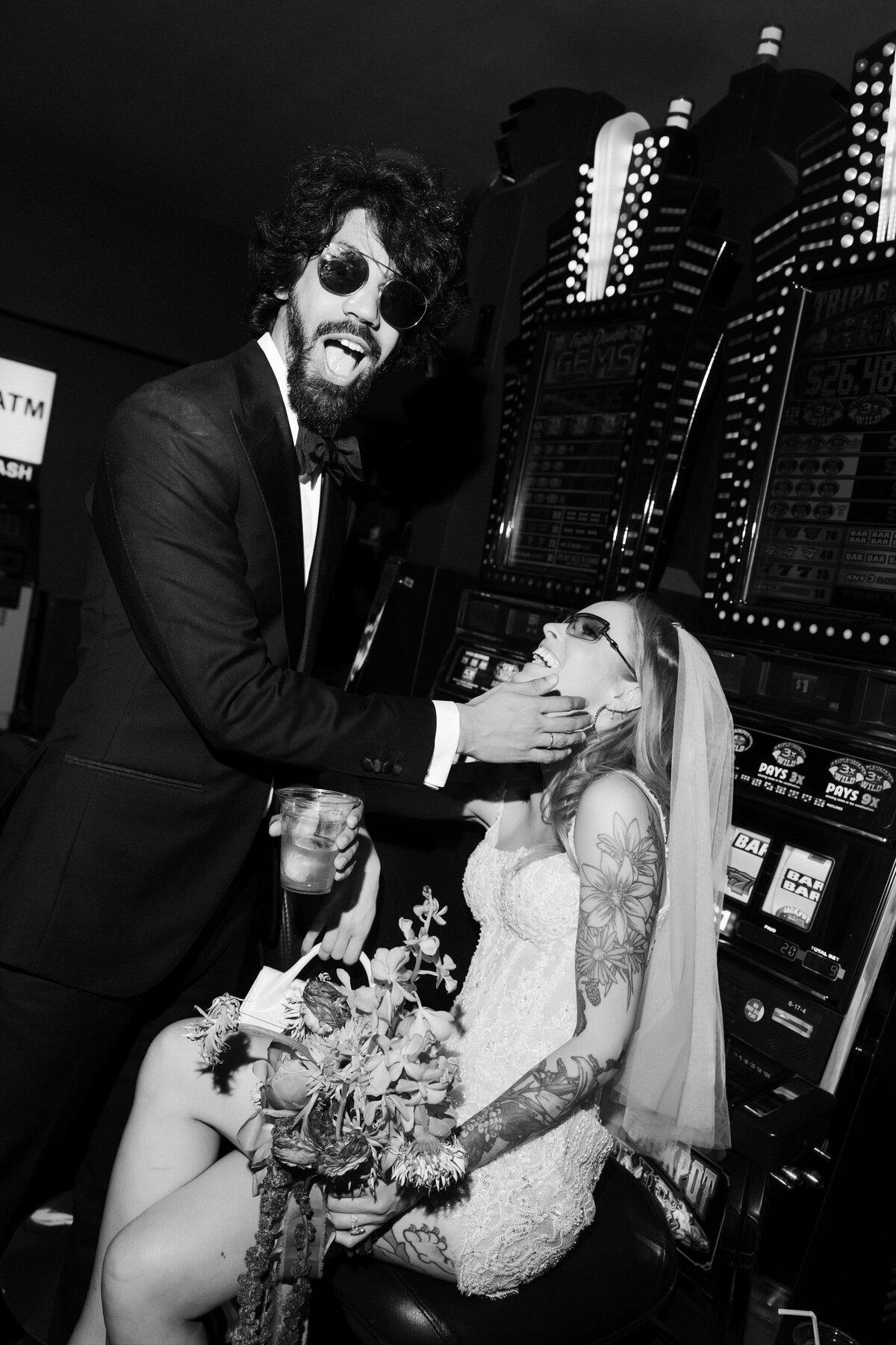 80riskyexposure_hayley-vikram_las-vegas-elopement-photography