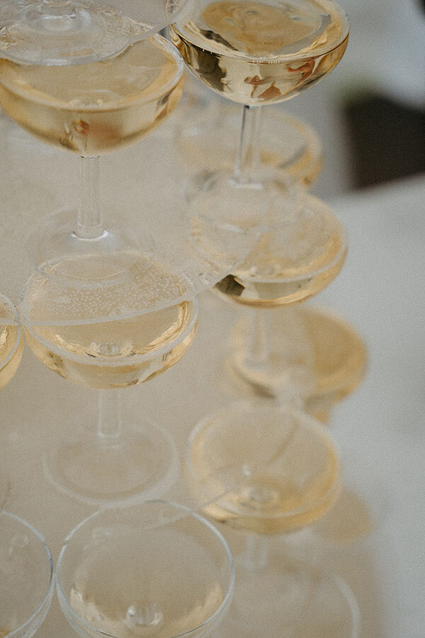 Cascade de champagne photographiée par Kamescop photographe et vidéaste de mariage.