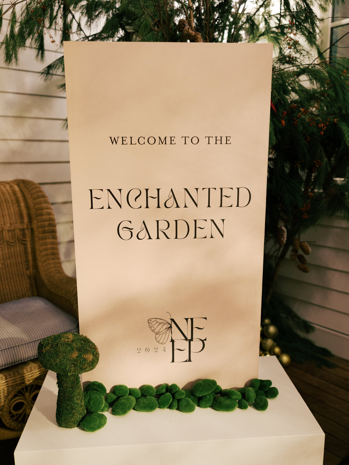 custom-signage-at-gardiner-house