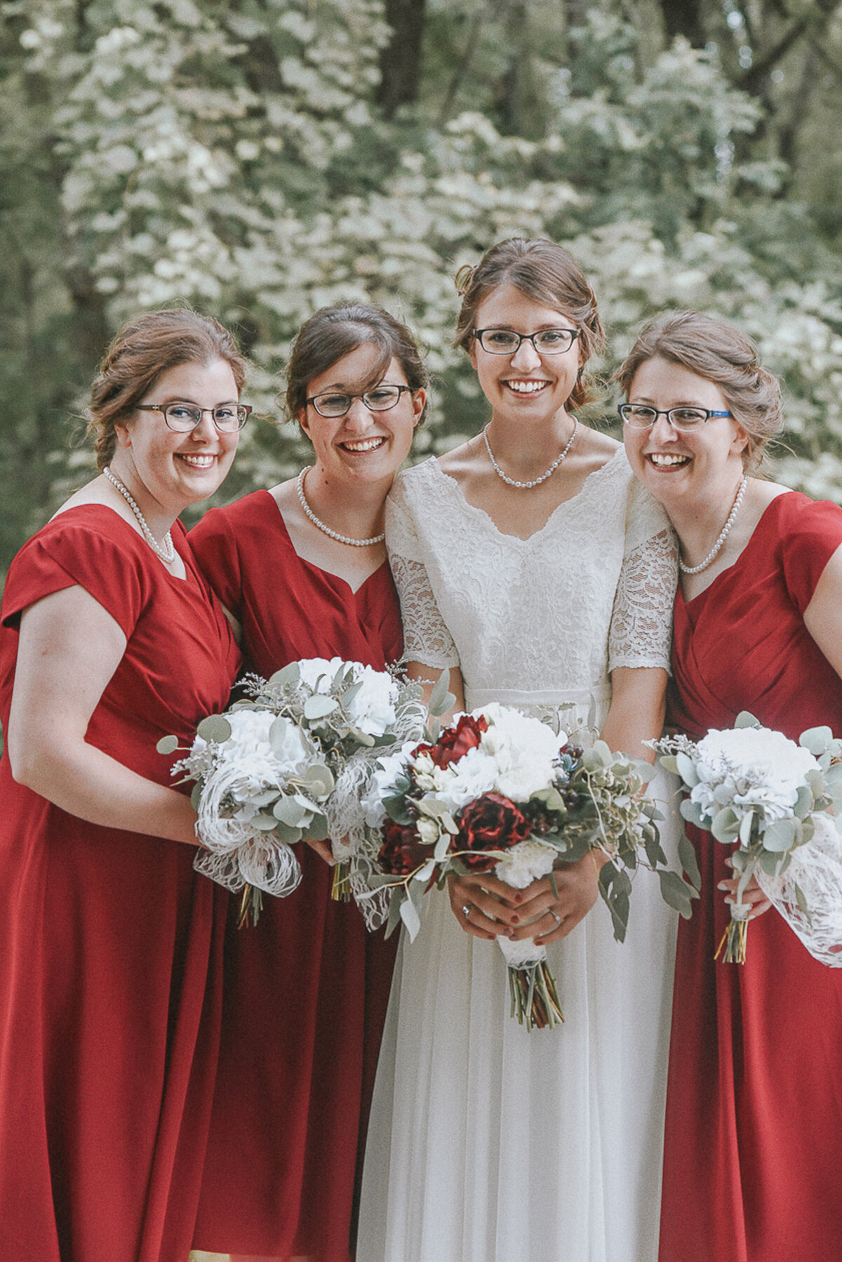 wedding bridal party | Iowa wedding photographer | Iowa Photographer | Playlife | Cedar Rapids | Iowa City | Kalona | Alaynna Ann Schwartz-39