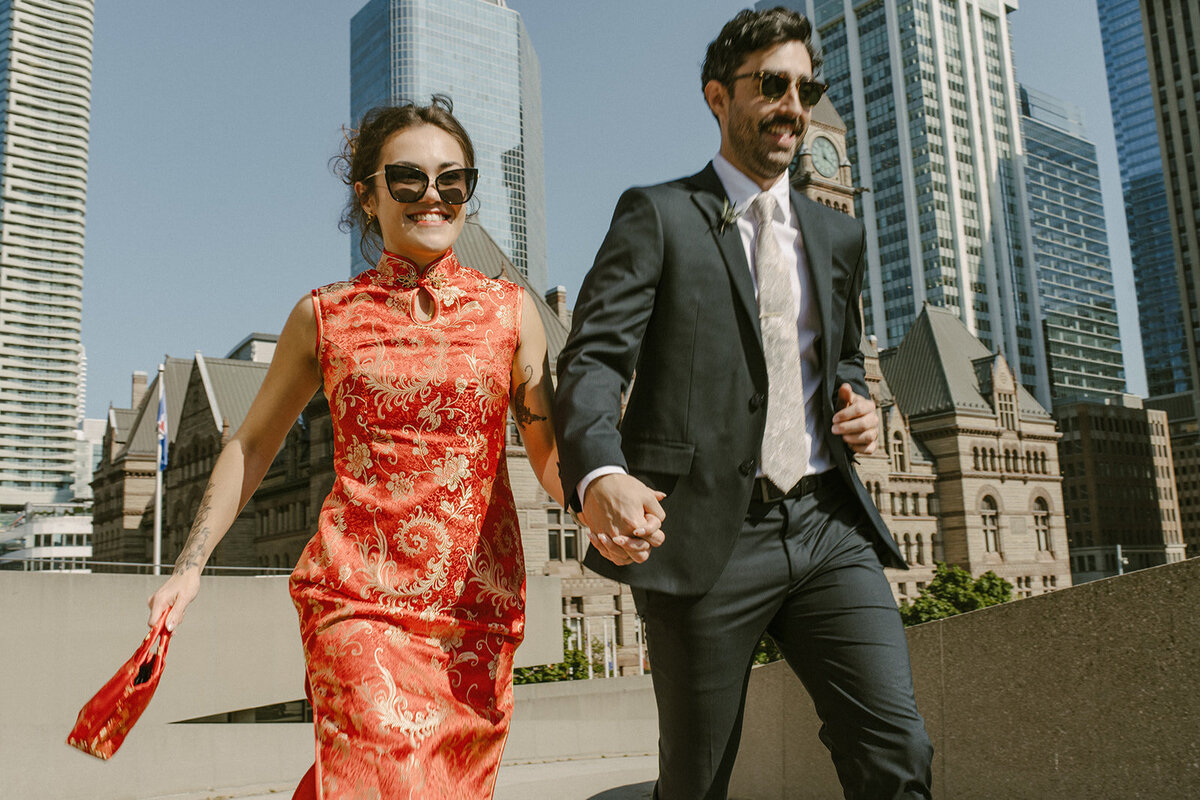 toronto-city-elopement-city-hall-ttc-subway-sugar-beach-fun-romantic-sumer-wedding-2764