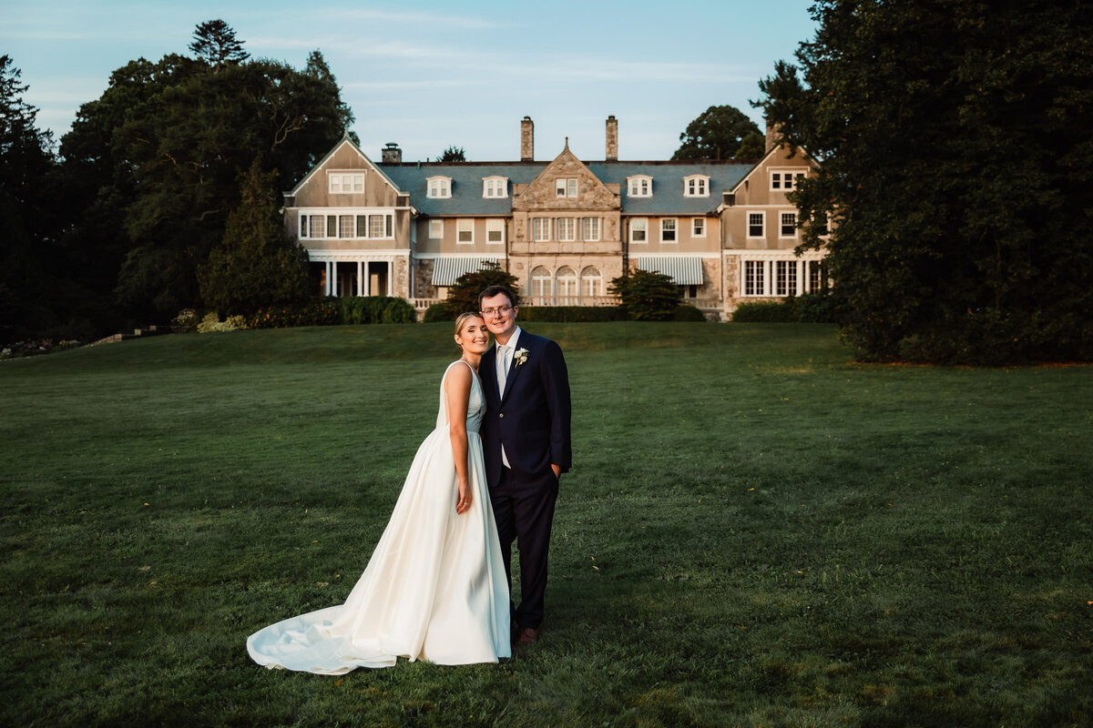 Nicole-Marcelle-Photography_003_blithewold-mansion-summer-wedding-emily-zac