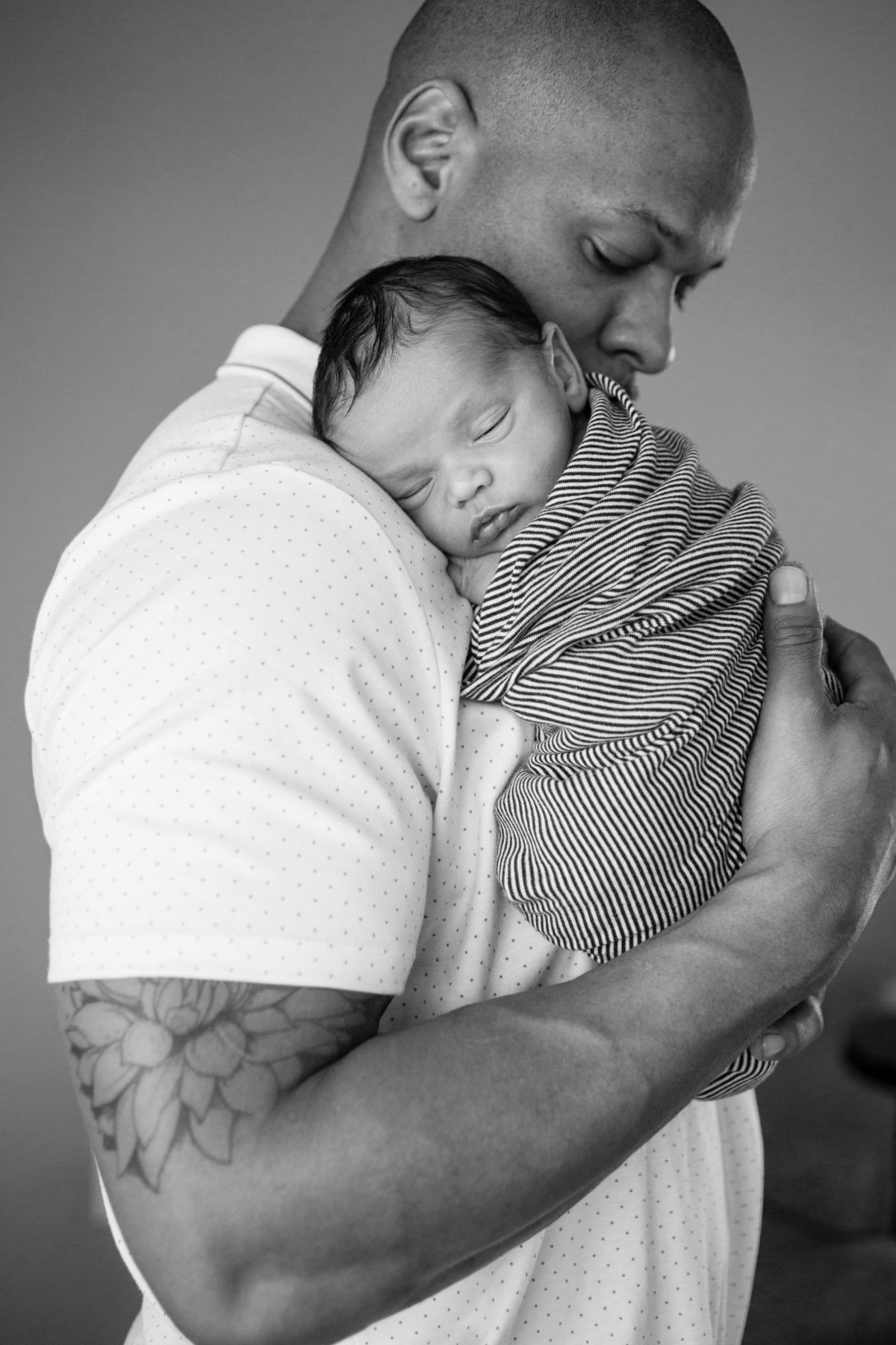 Dad holding baby - In Home Newborn session - Jen Madigan Photography