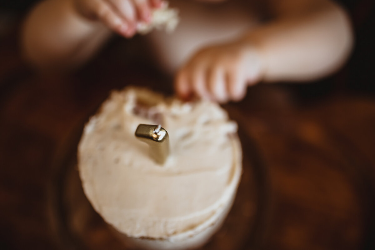 FIRST BIRTHDAY SESSION ON VINTAGE HIGHCHAIR