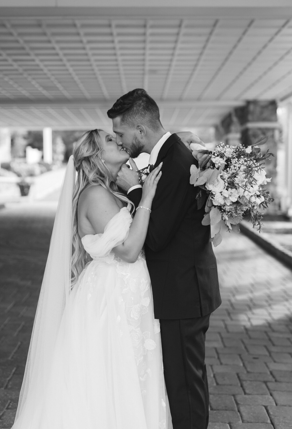 Kylie+TommyOldeMillInnWedding-230
