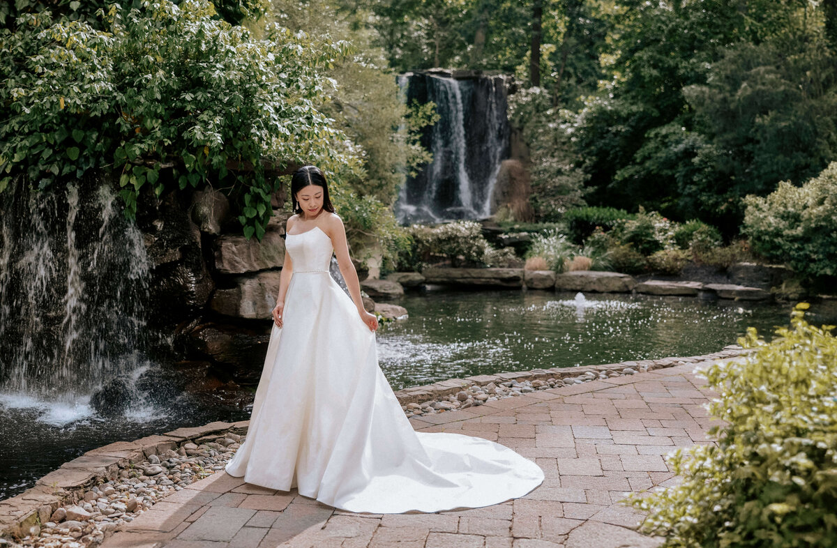 stunning-asian-bride-near-waterfall