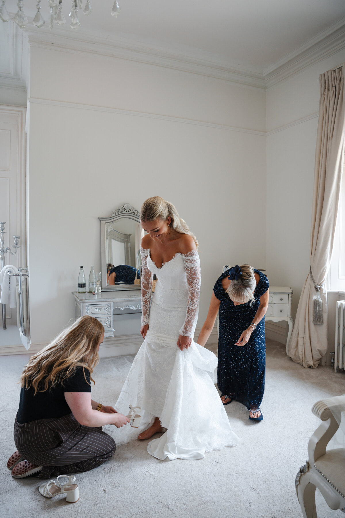GraceDovePhotography_Annabel&Bradley_Wedding-Prep-115