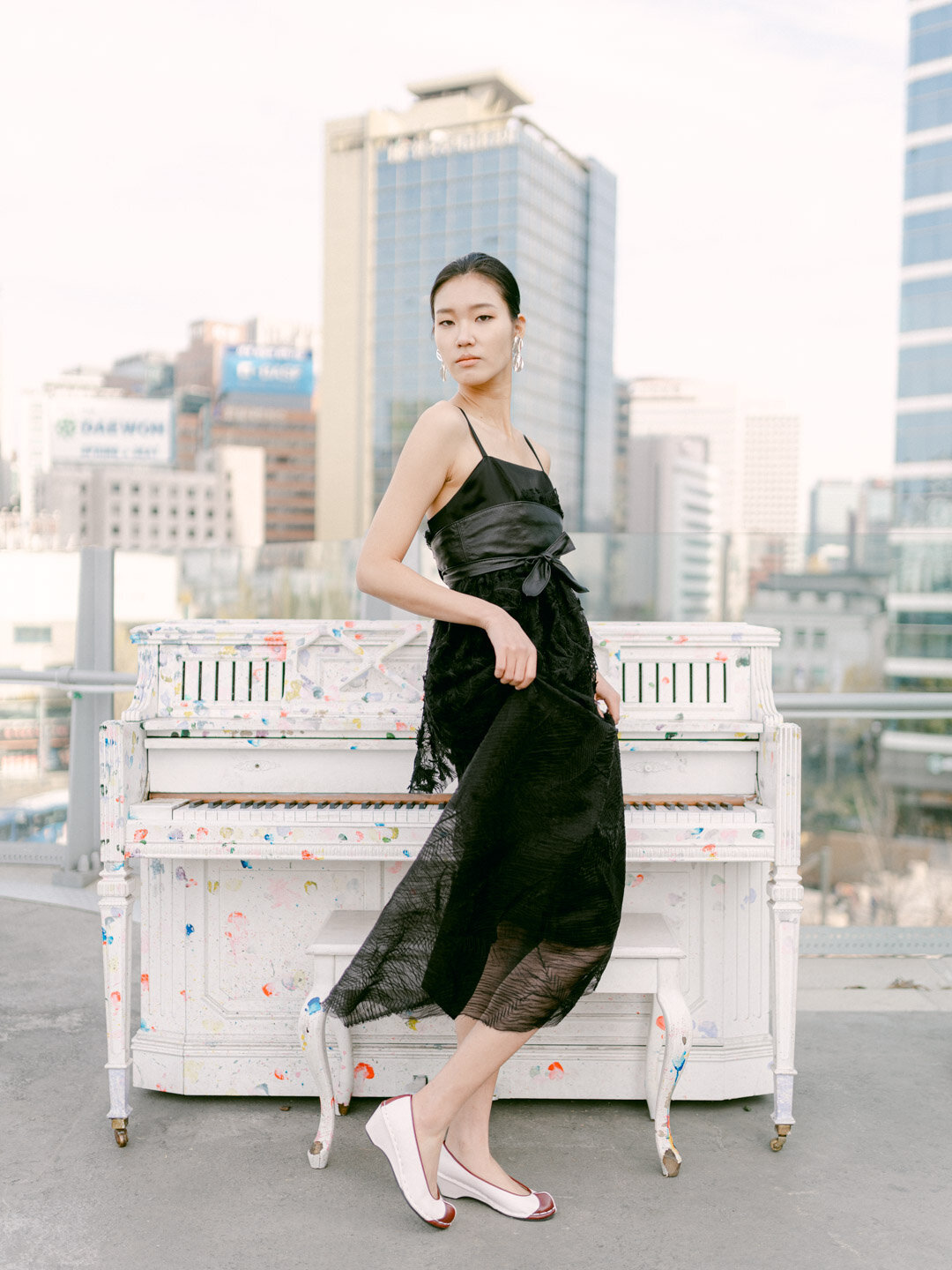 A breathtaking editorial fashion shoot in the heart of Seoul, Korea, featuring the globally recognized model Hyunseo Park in an exquisite Ahhorn modern gown and hanbok design. Captured by Michael Asmussen Photography, this stunning visual story blends editorial beauty, cultural fashion, and luxury destination photography, set against the dynamic energy of a city of 10 million. From the grandeur of ball gown silhouettes to the rich heritage of Korean design, this shoot is a tribute to timeless elegance in preparation for Seoul Fashion Week. Perfect for brands seeking high-end editorial imagery in the world’s most vibrant fashion capitals.