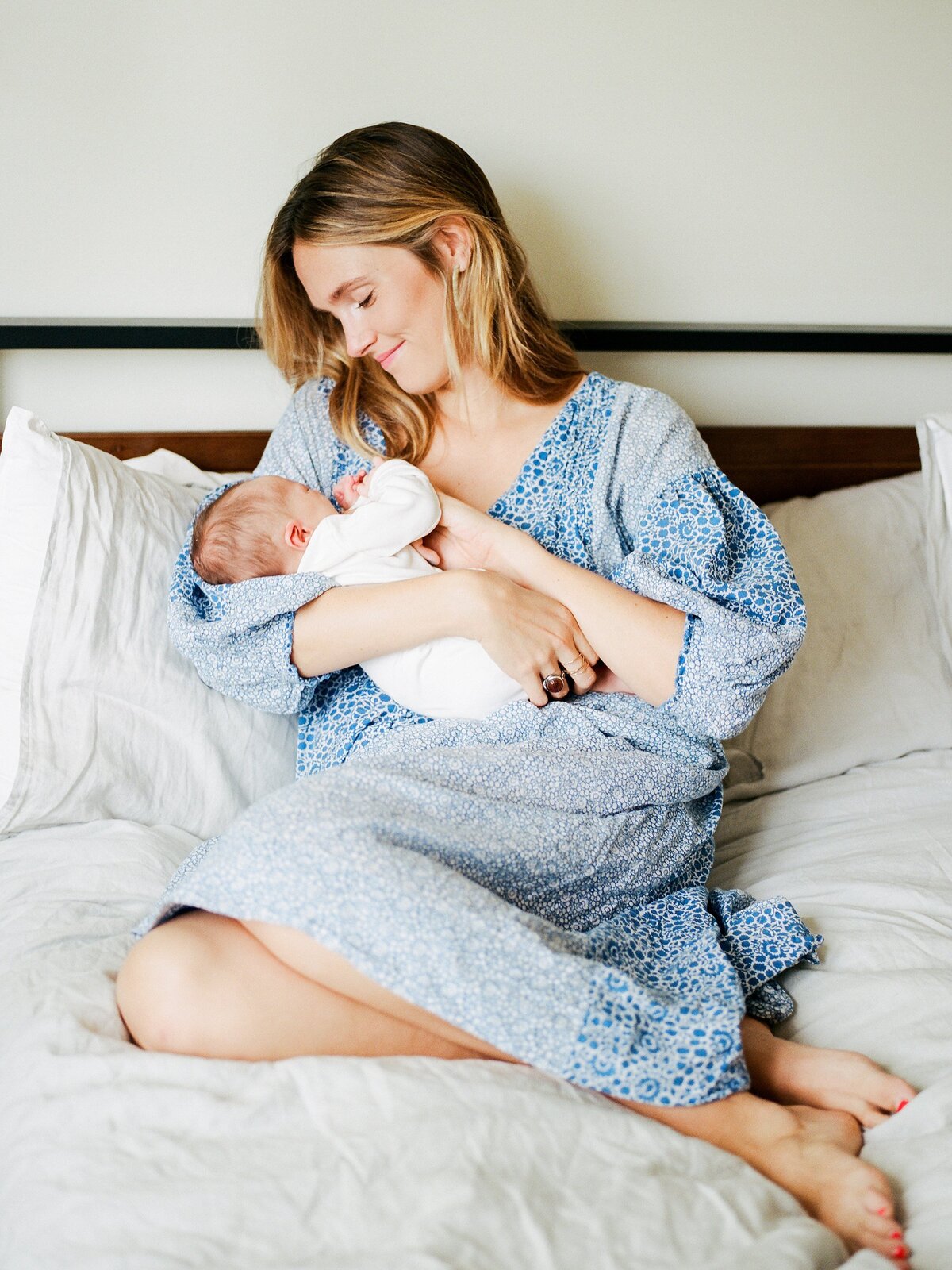 modern-natural-newborn-photos-charlottesville-virginia-amy-nicole-photography-0013